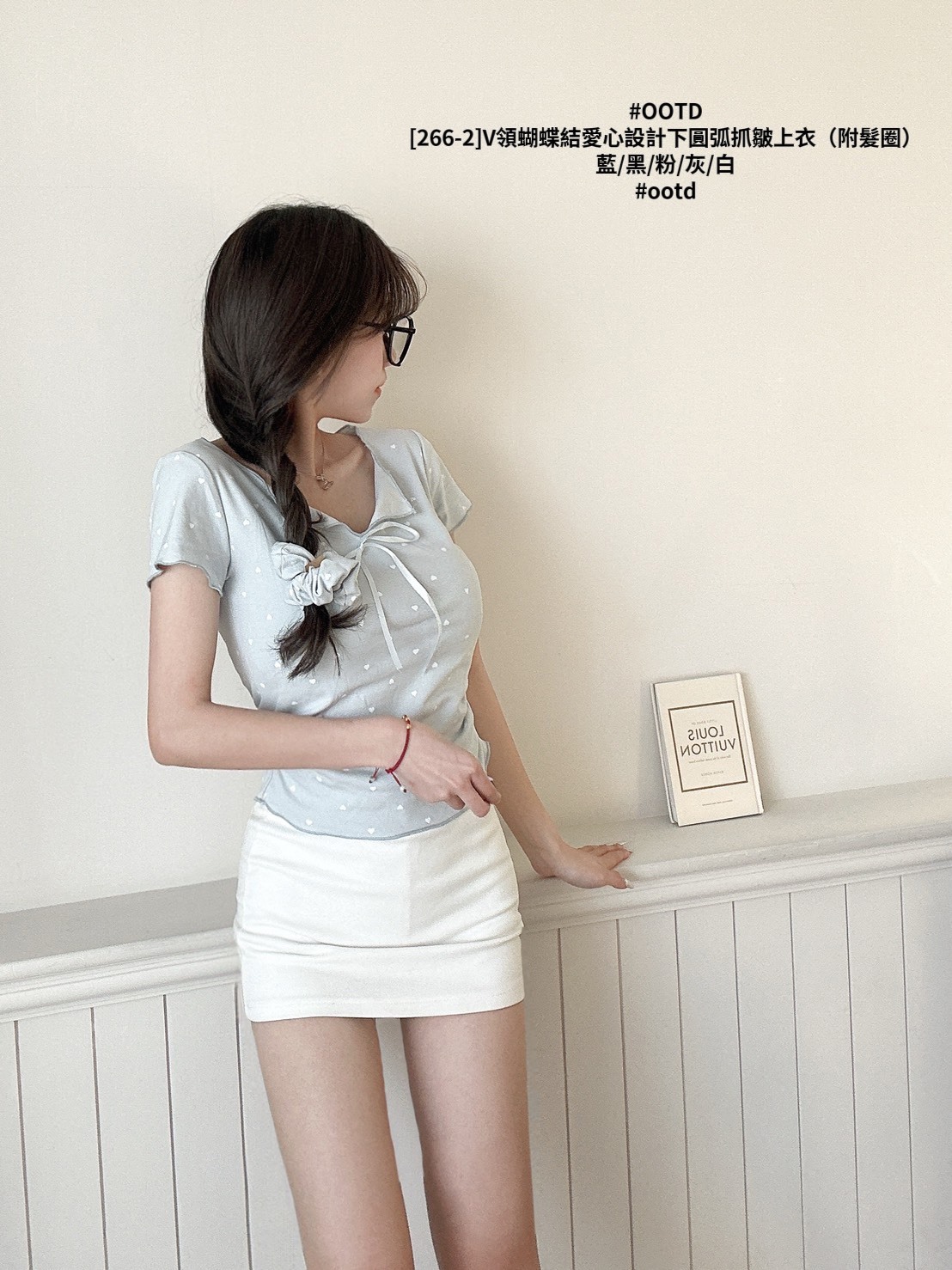 [266-2]V領蝴蝶結愛心設計下圓弧抓皺上衣（附髮圈） (5)