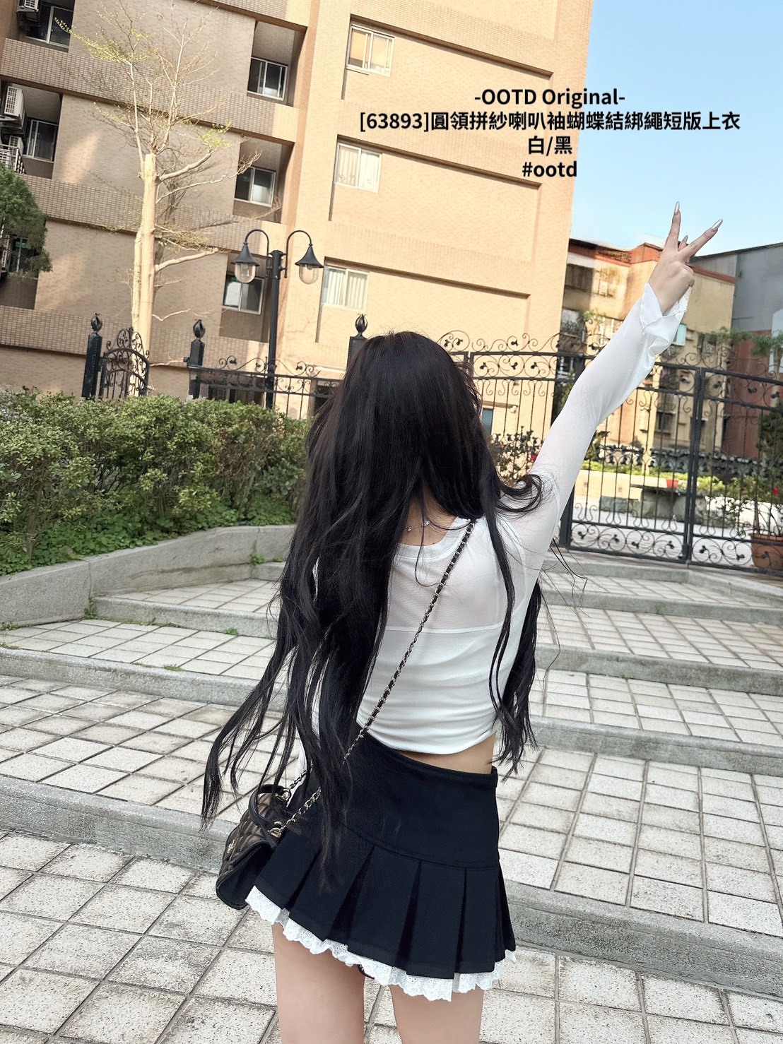 [63893]圓領拼紗喇叭袖蝴蝶結綁繩短版上衣 (3)