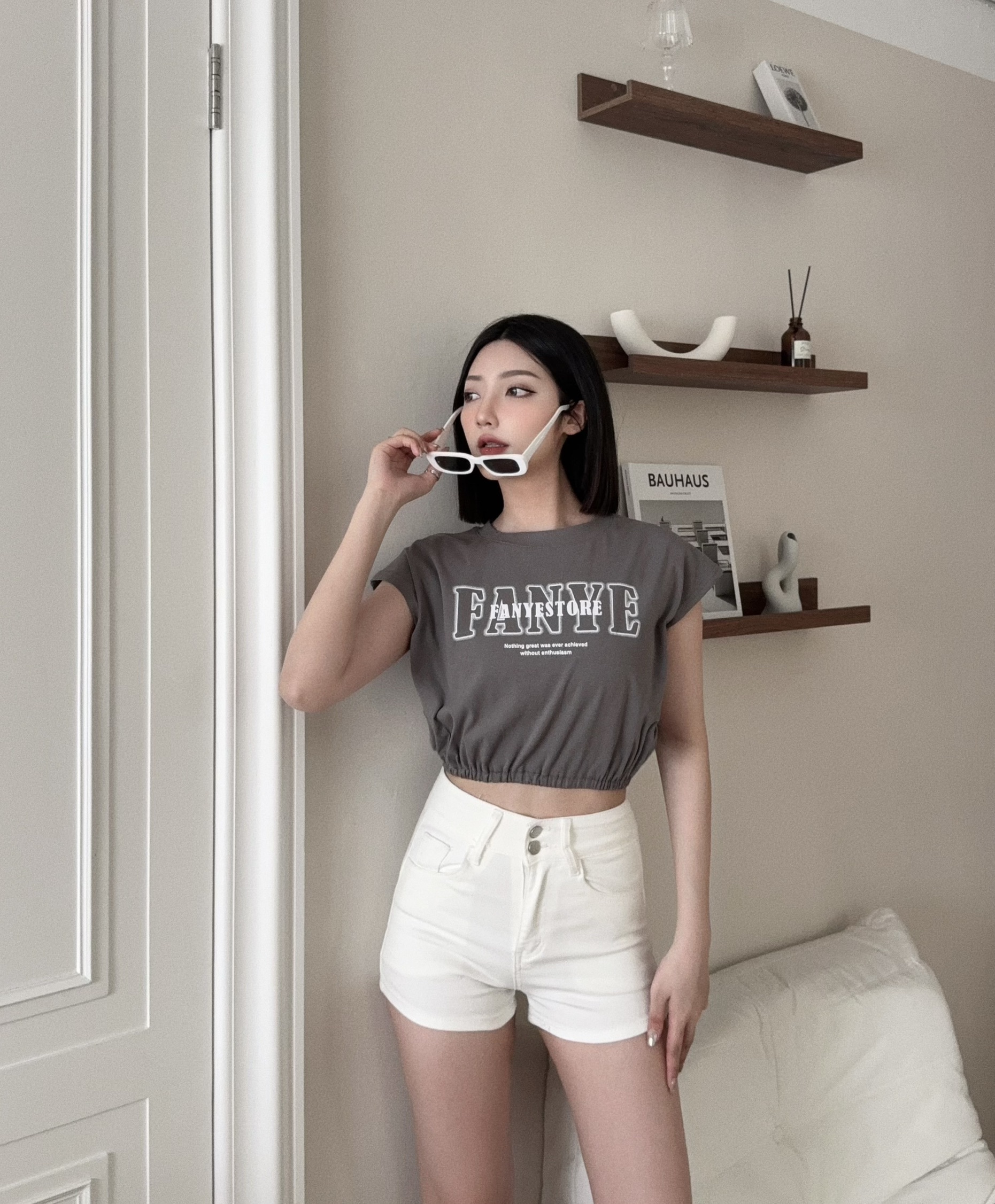 8910-6 『選品』百搭短版字母縮口T (2)