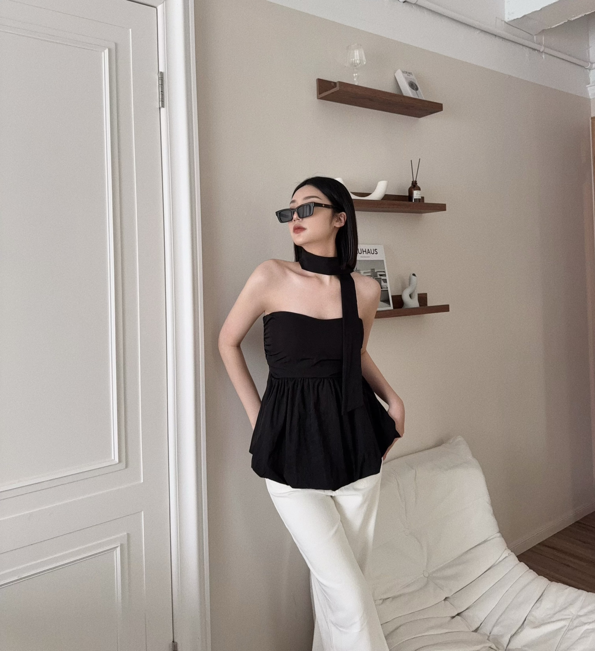 9131 『選品』溫柔花苞掛脖一字背心 (2)