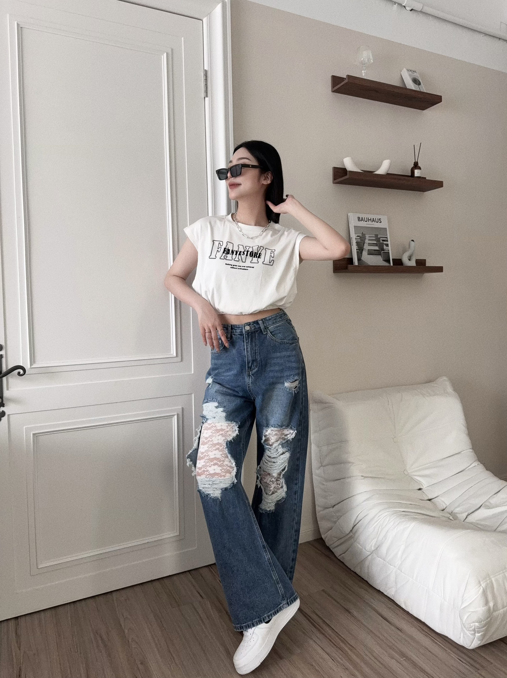 9172 『選品』破洞拼接蕾絲牛仔寬褲 (4)