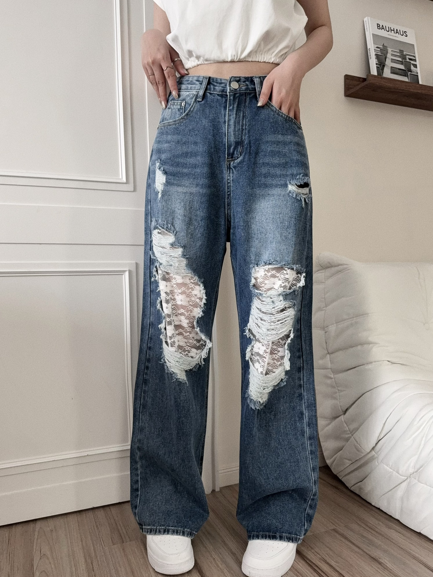 9172 『選品』破洞拼接蕾絲牛仔寬褲 (3)