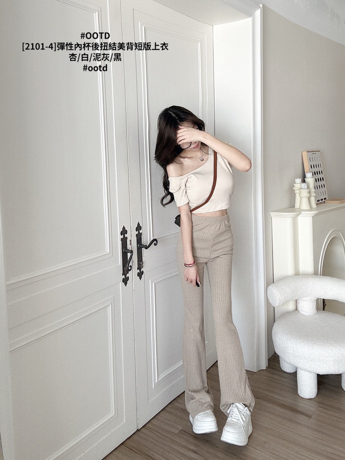 [2101-4]彈性內杯後扭結美背短版上衣 (3)