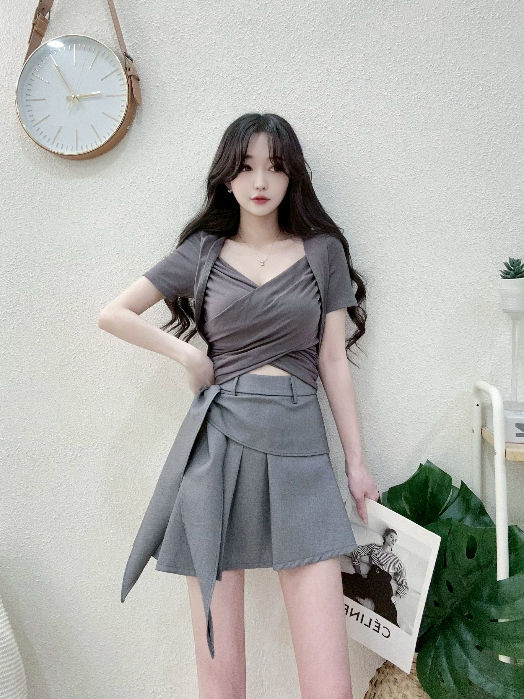 2029小心機交叉V領拼接修身上衣 (2)