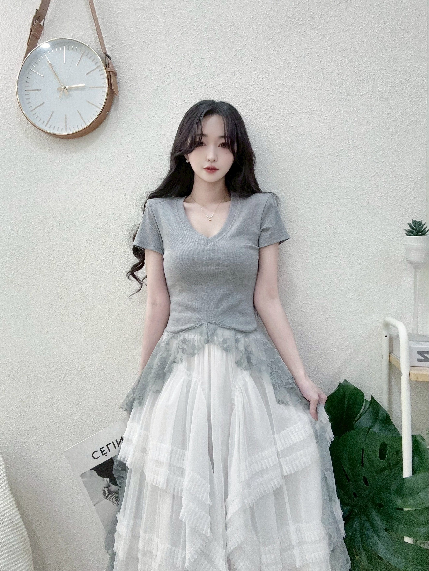 1026造型V領拼接垂擺蕾絲上衣 (3)