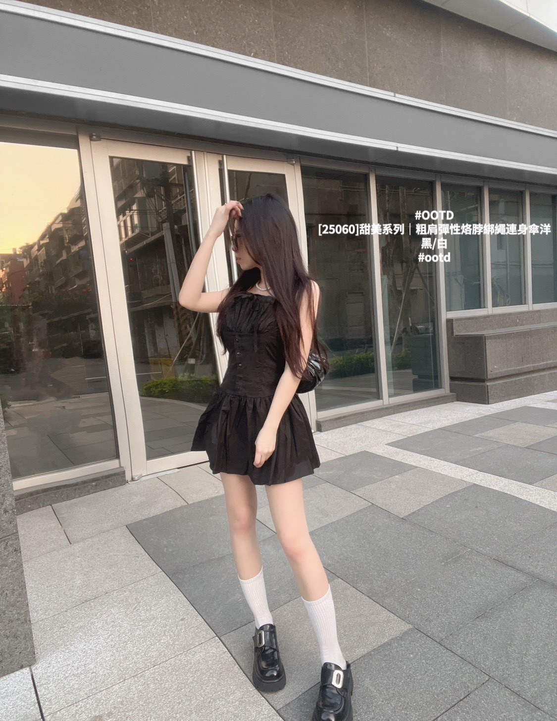 [25060]甜美系列｜粗肩彈性烙脖綁繩連身傘洋 (3)