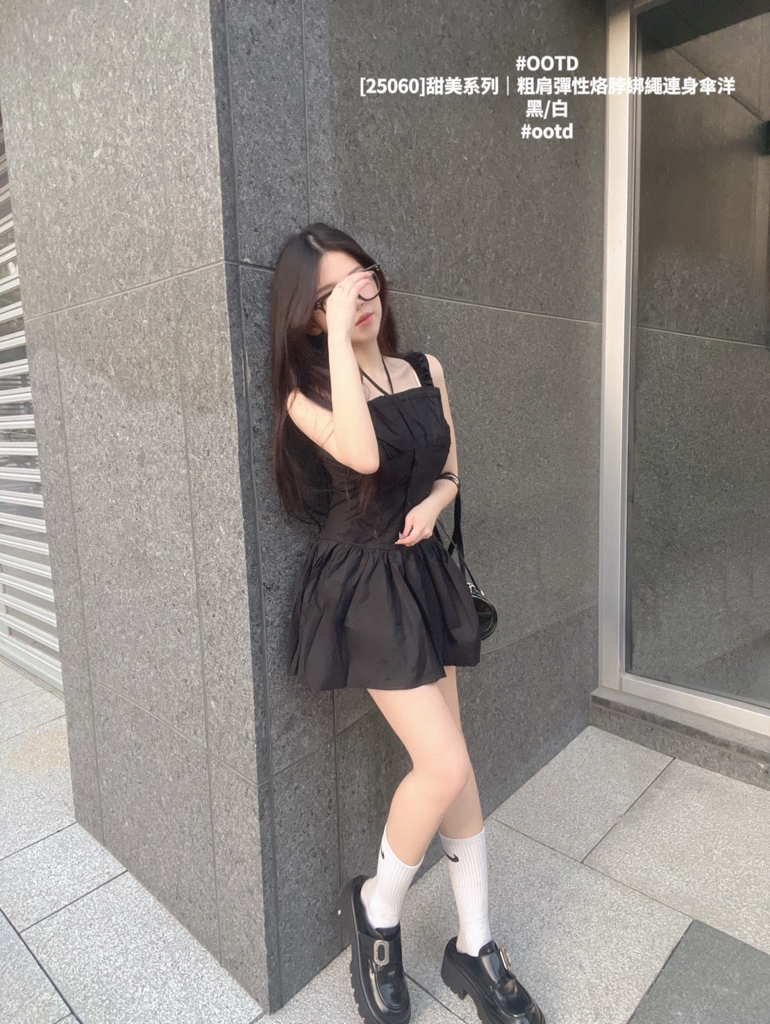 [25060]甜美系列｜粗肩彈性烙脖綁繩連身傘洋 (2)