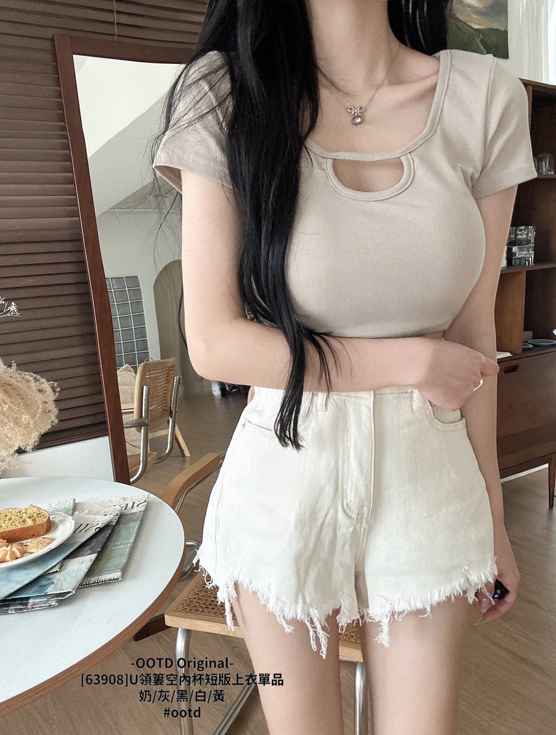 [63908]U領簍空內杯短版上衣單品 (6)