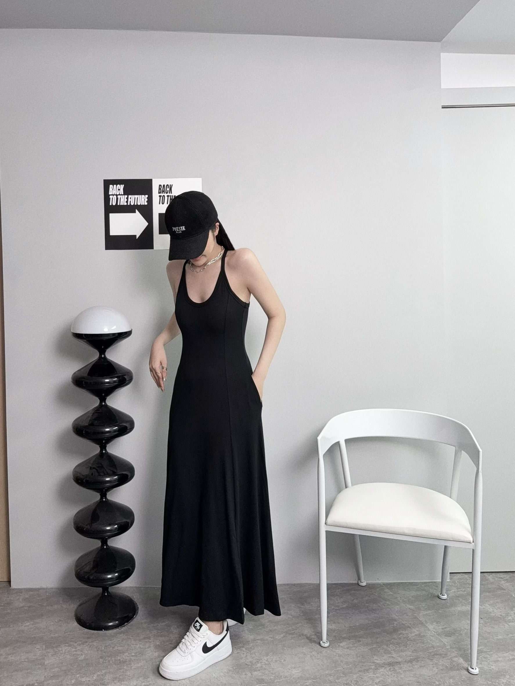 30028『選品』U領露背吊帶連身長裙