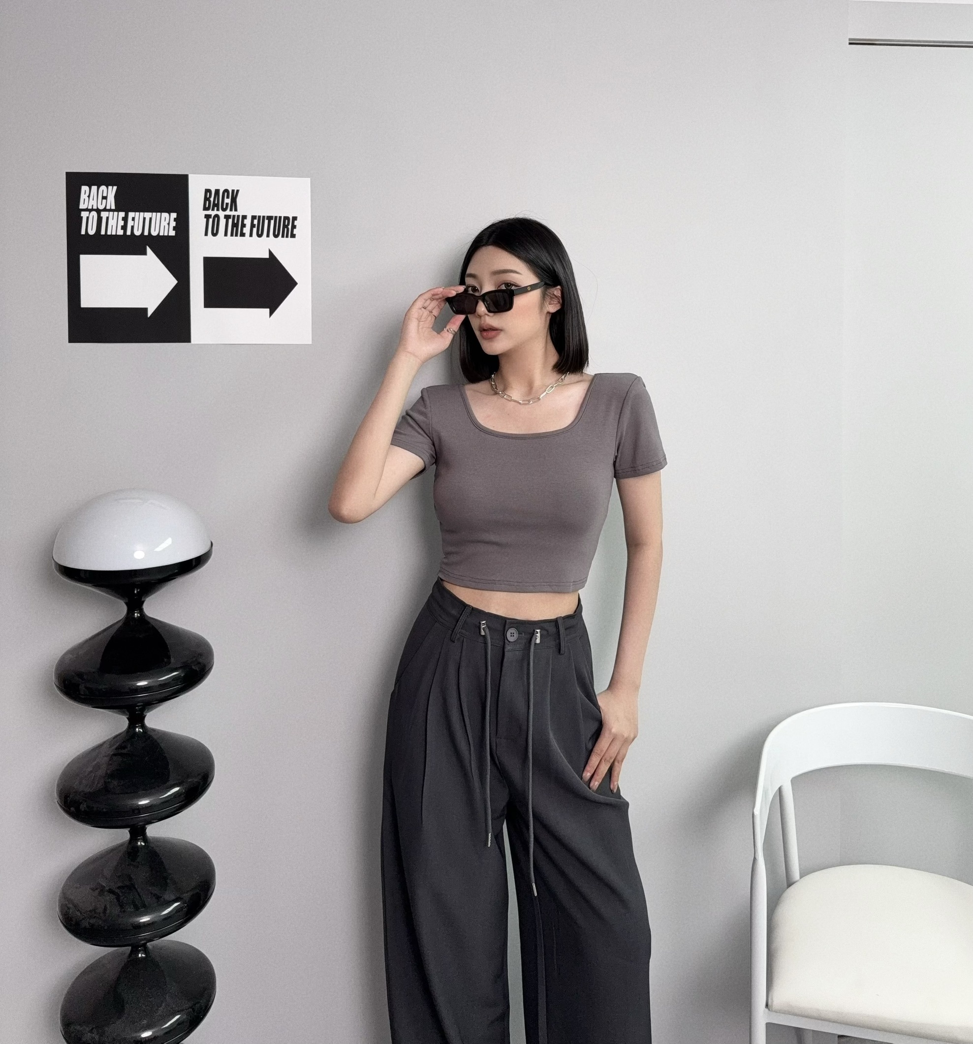 5727『選品』素色美背方領短版上衣