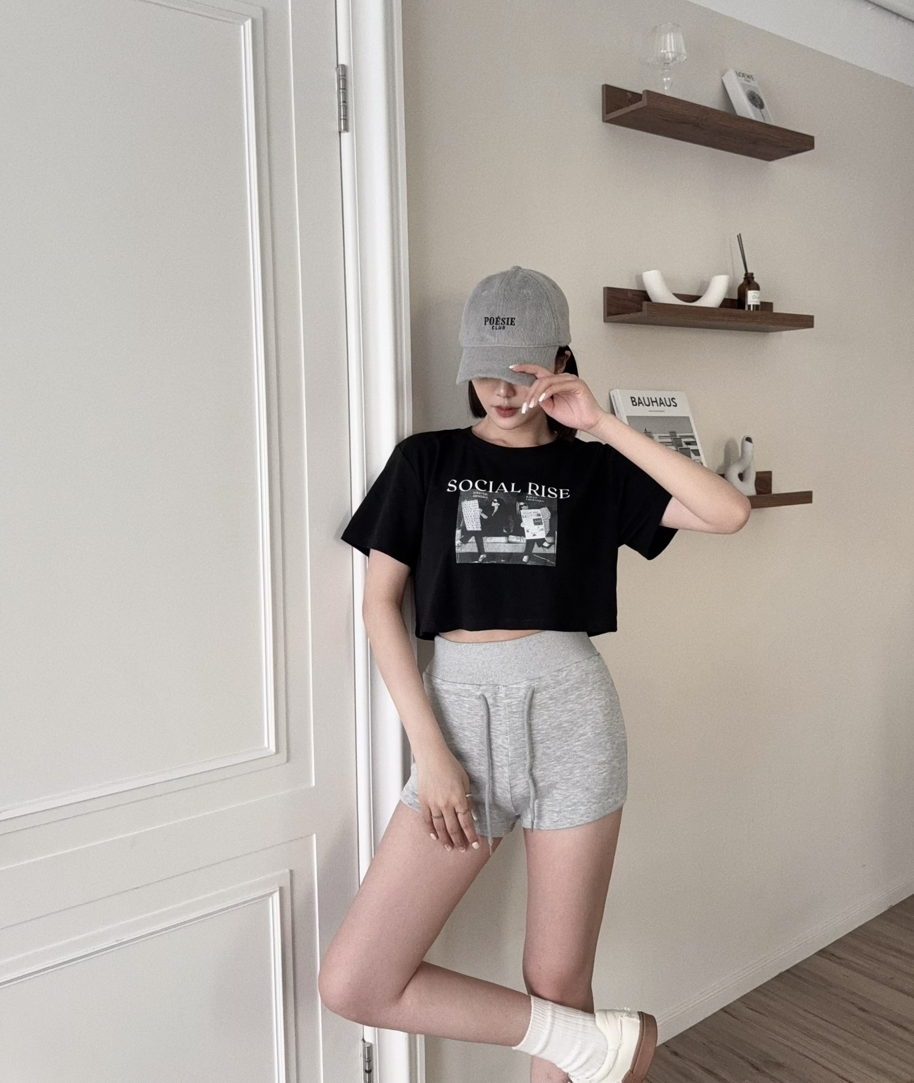 #8931-1『選品』歐美字母人像短版T (2)