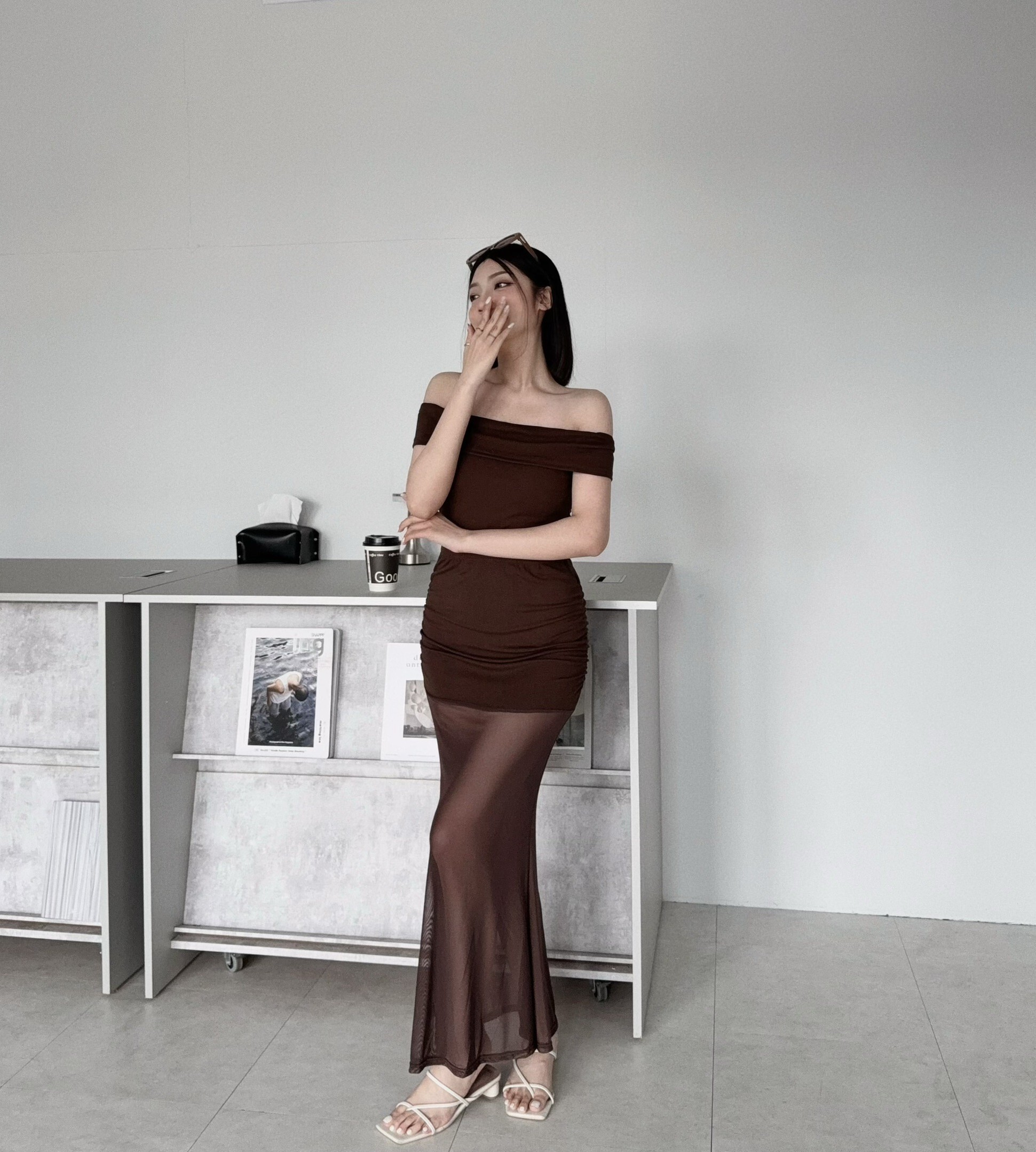 2098『選品』性感一字肩上衣+抓皺拼接網紗長裙 (2)