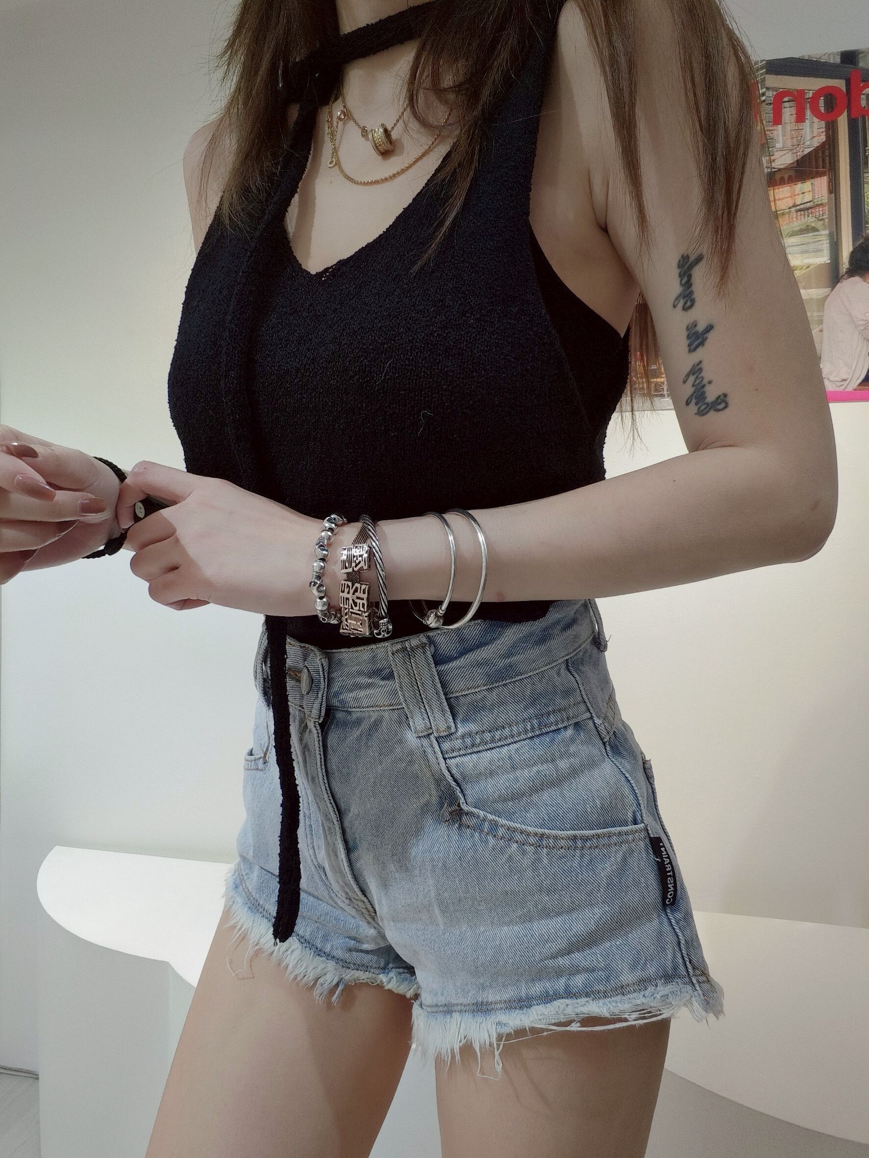 8152 20250502｜🔍短裙系列高彩度針織背心附飄帶 (12)