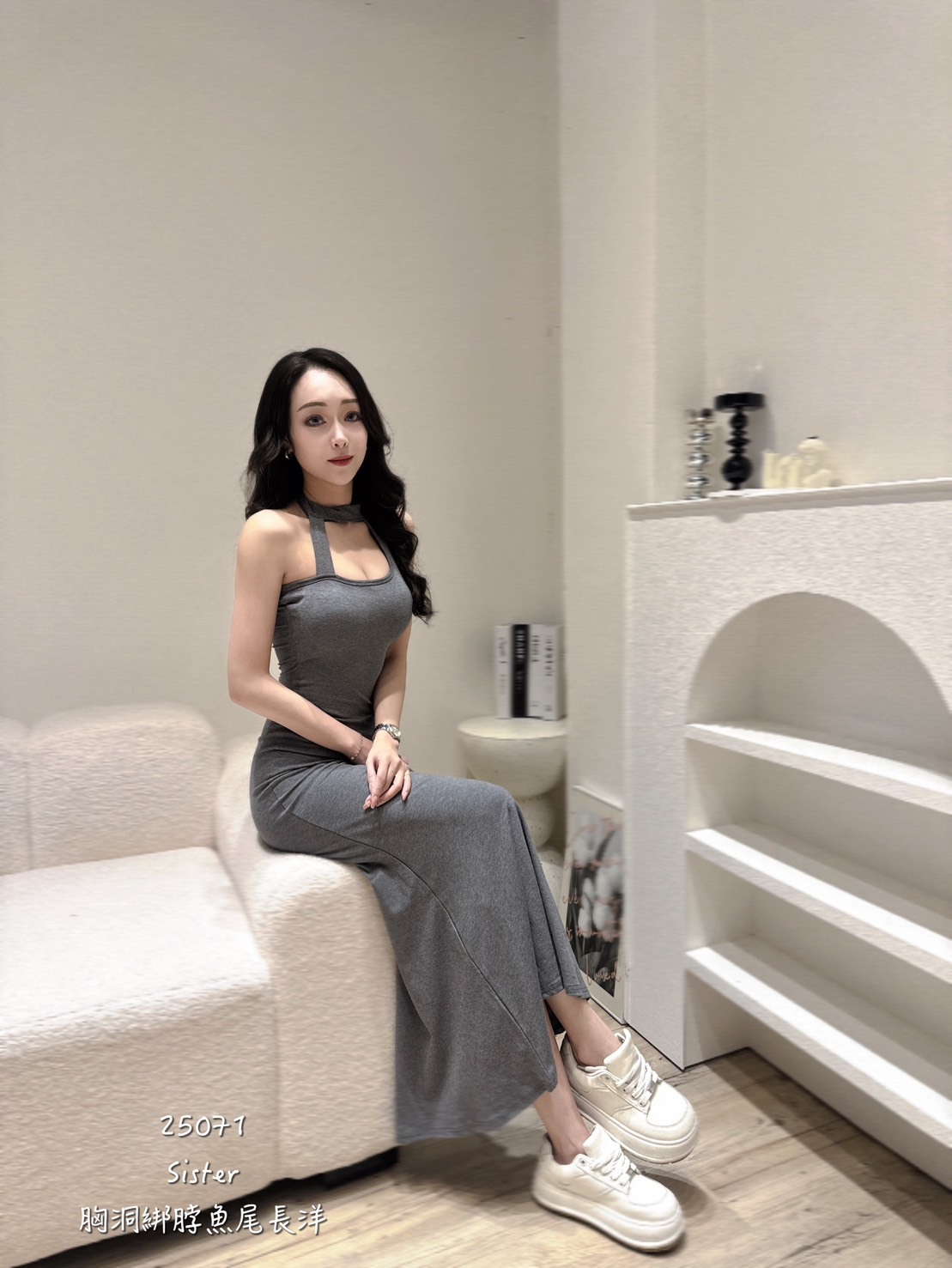 25071胸洞綁脖魚尾長洋 (4)