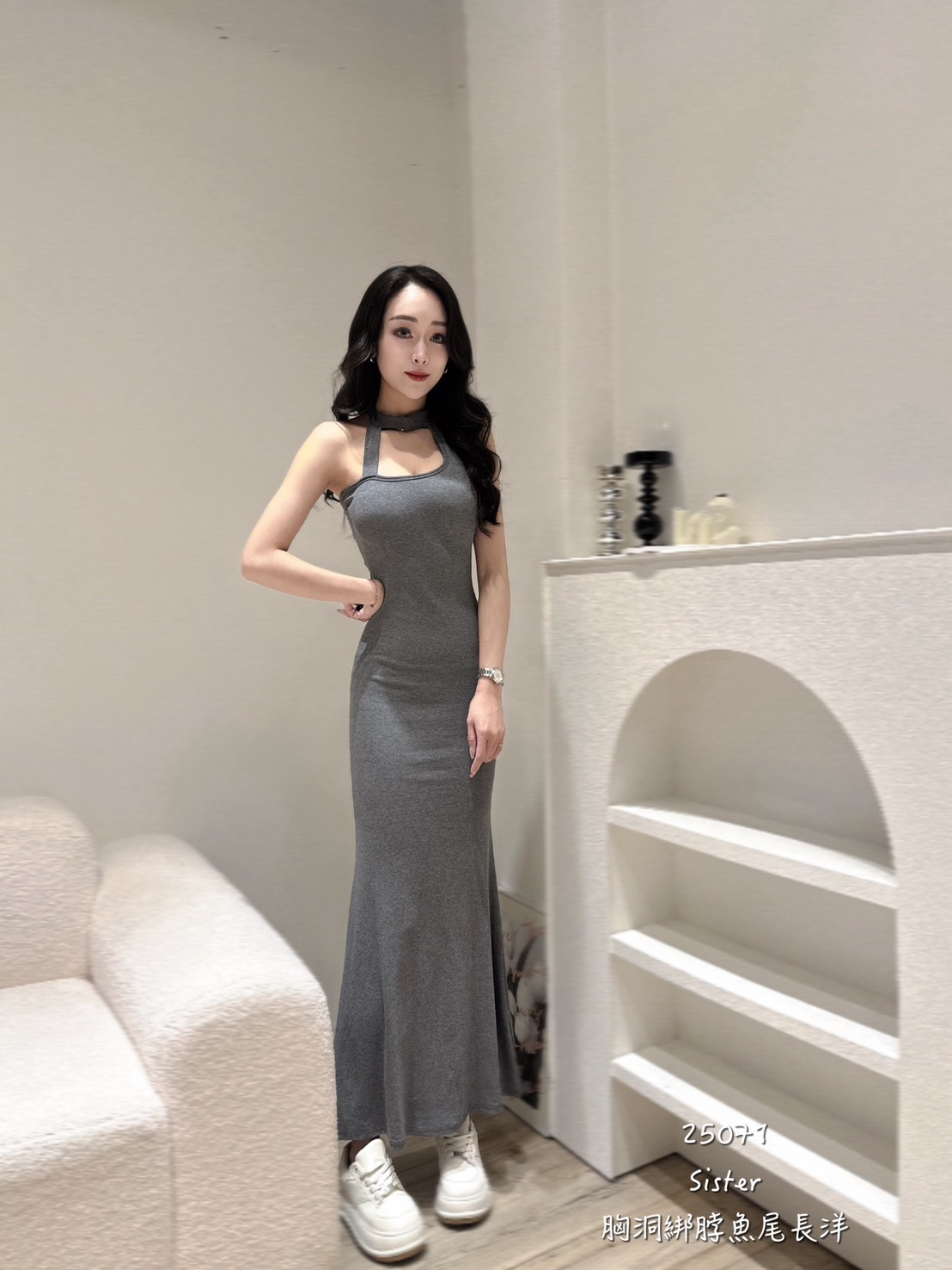 25071胸洞綁脖魚尾長洋 (3)