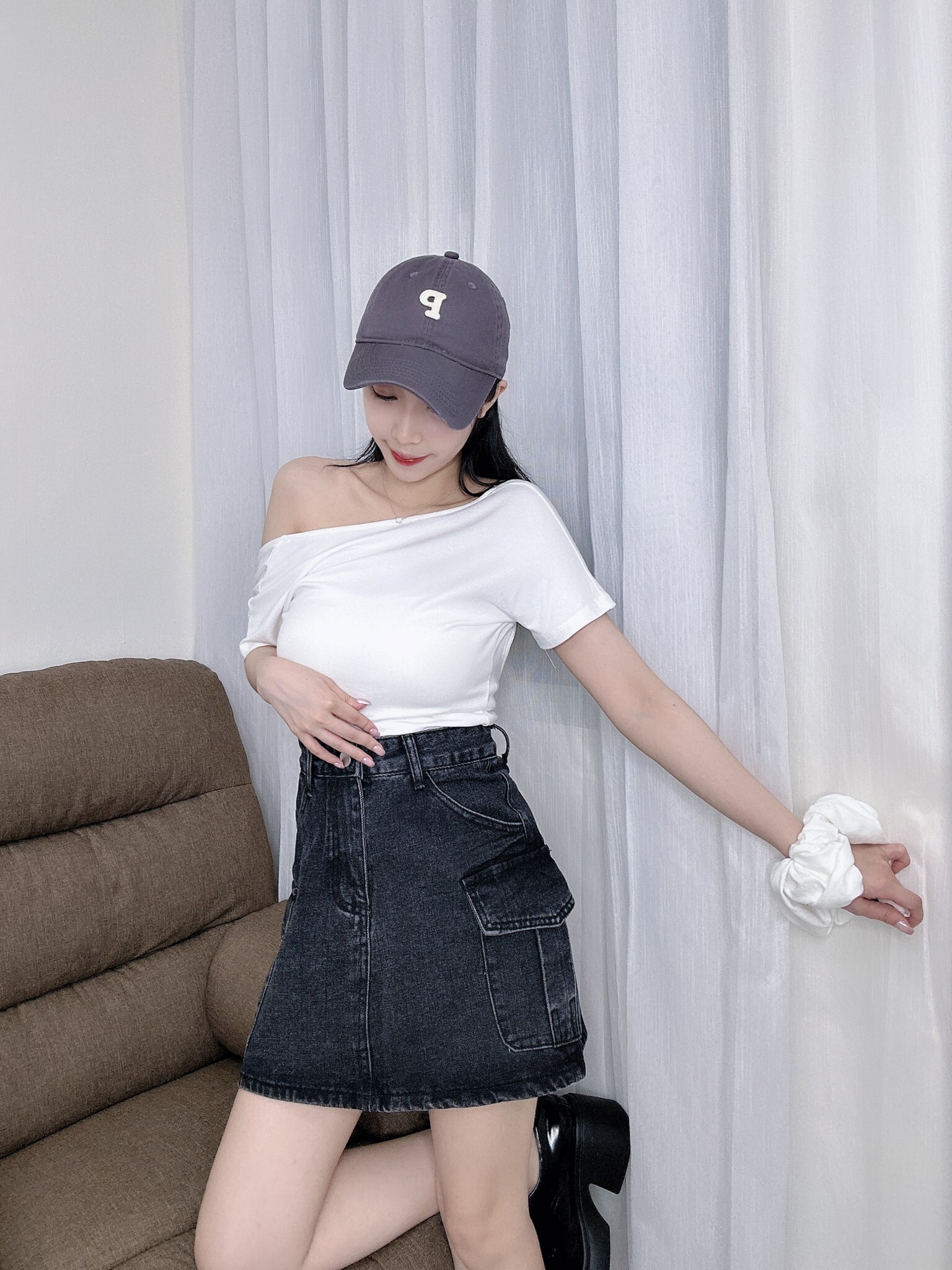 9601 大露背短版上衣 (2)