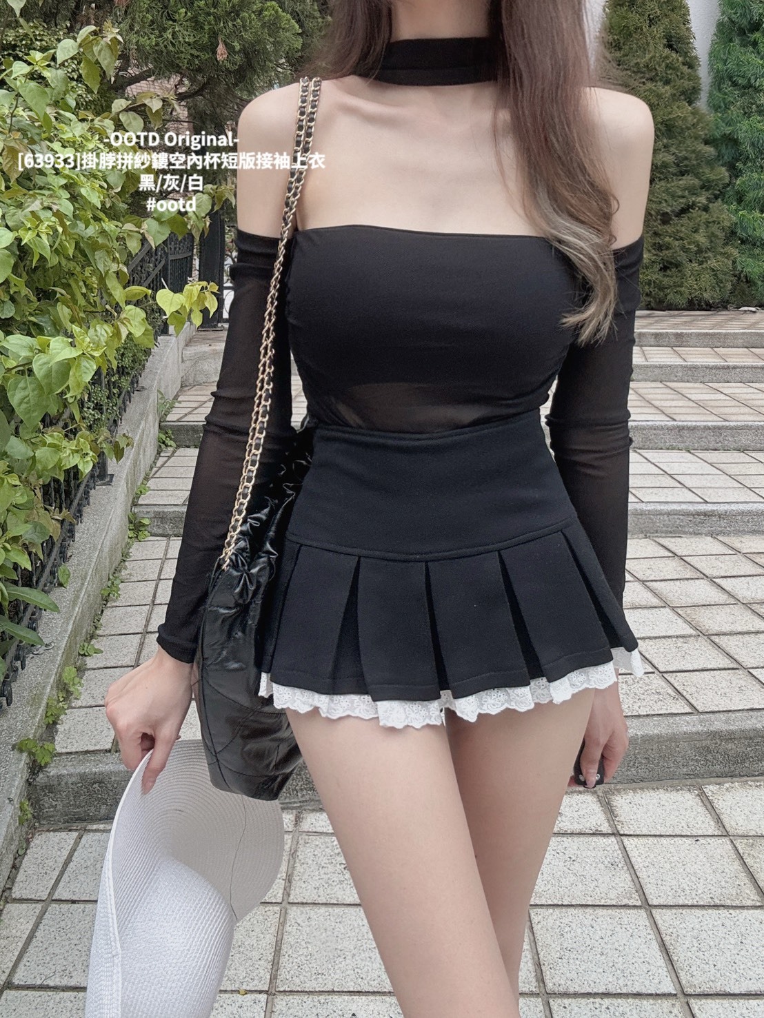 [63933]掛脖拼紗鏤空內杯短版接袖上衣