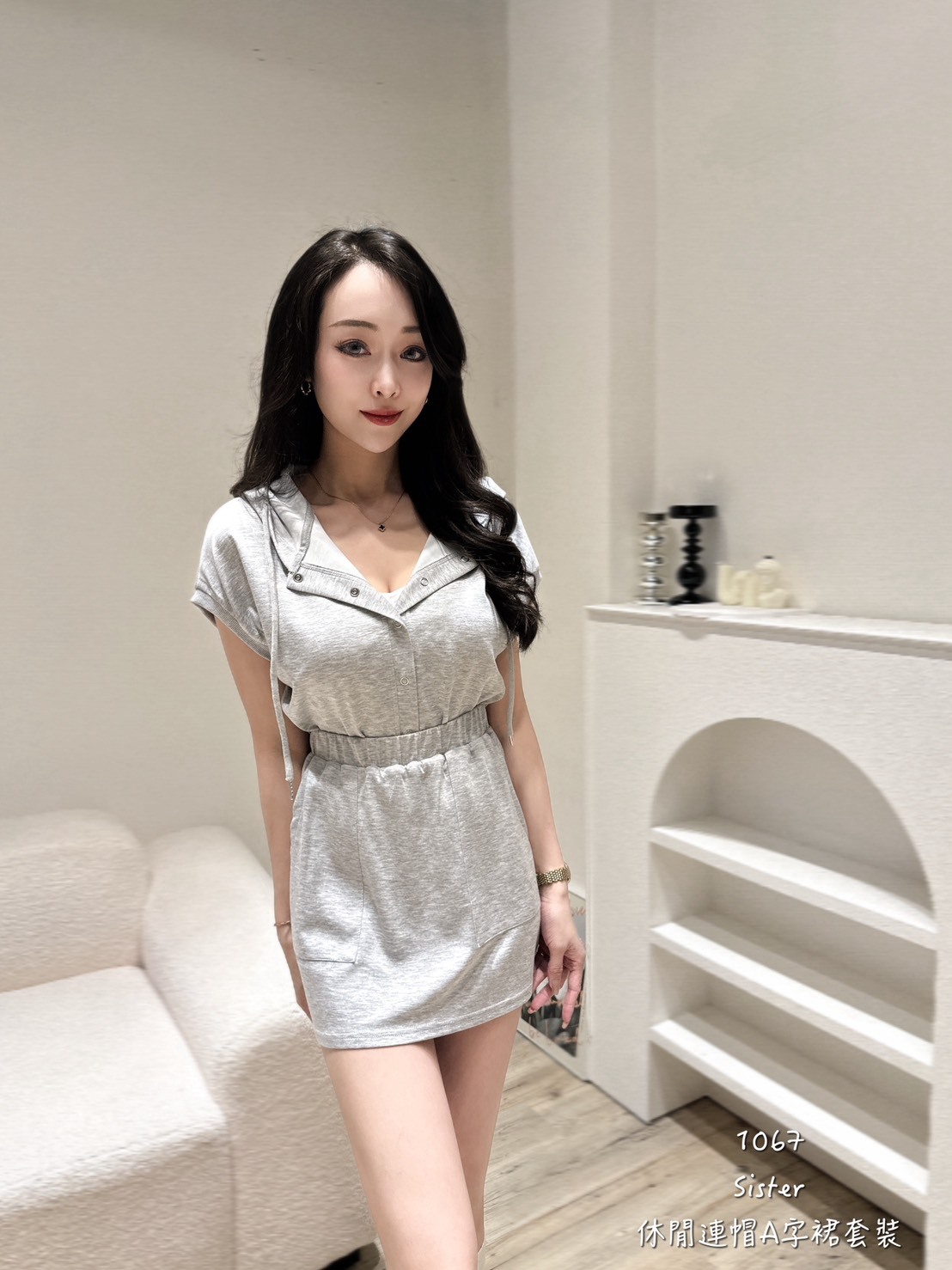 1067休閒連帽A字裙套裝 (3)