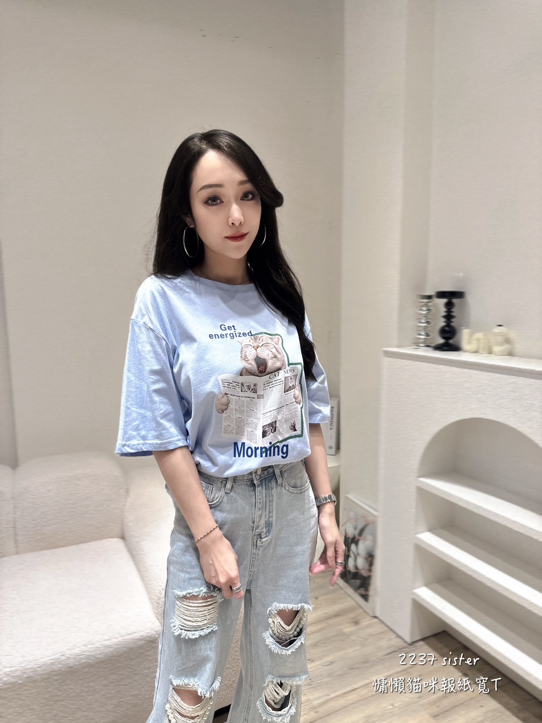 2237慵懶貓咪報紙寬T (2)
