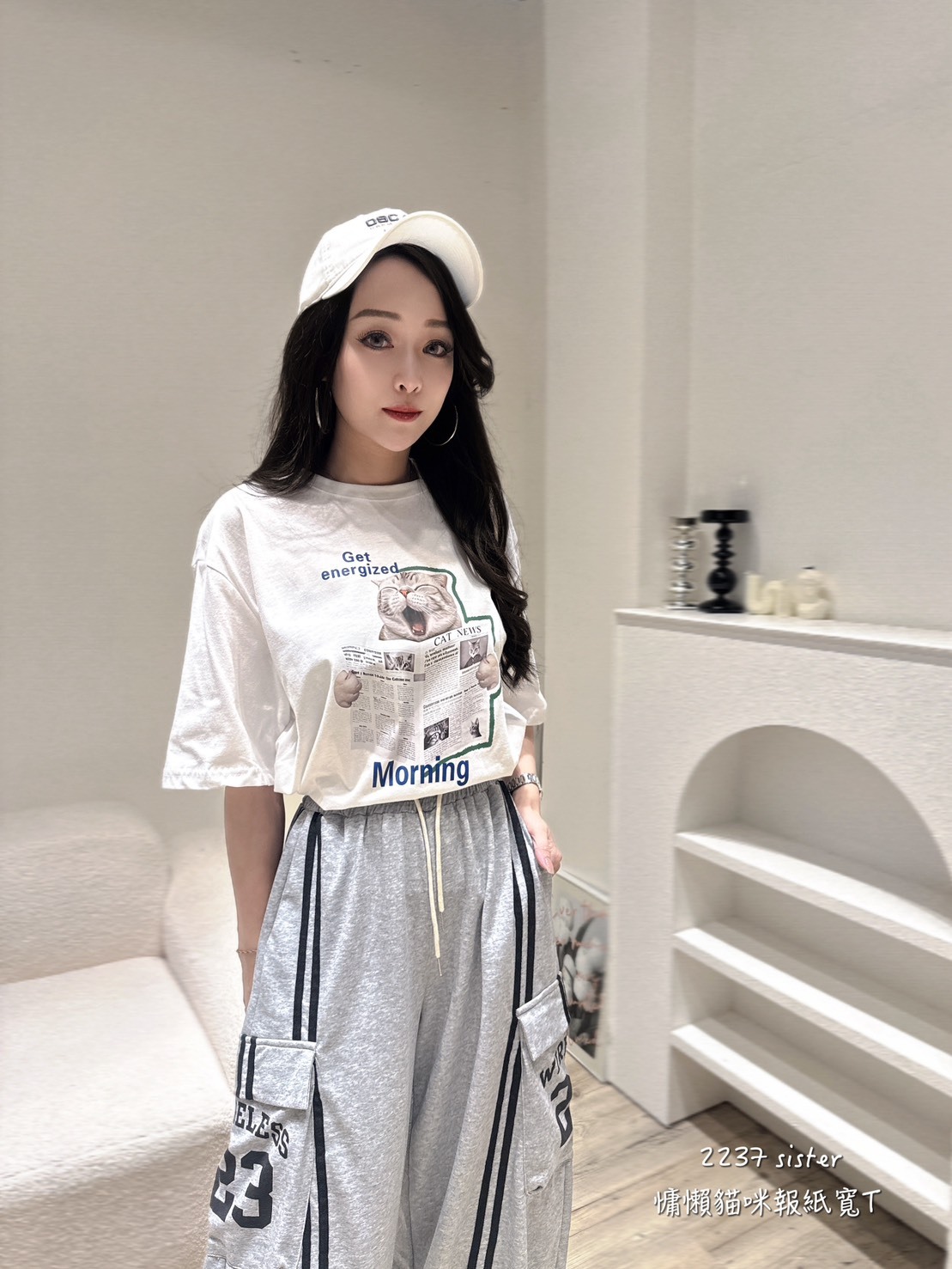 2237慵懶貓咪報紙寬T (3)
