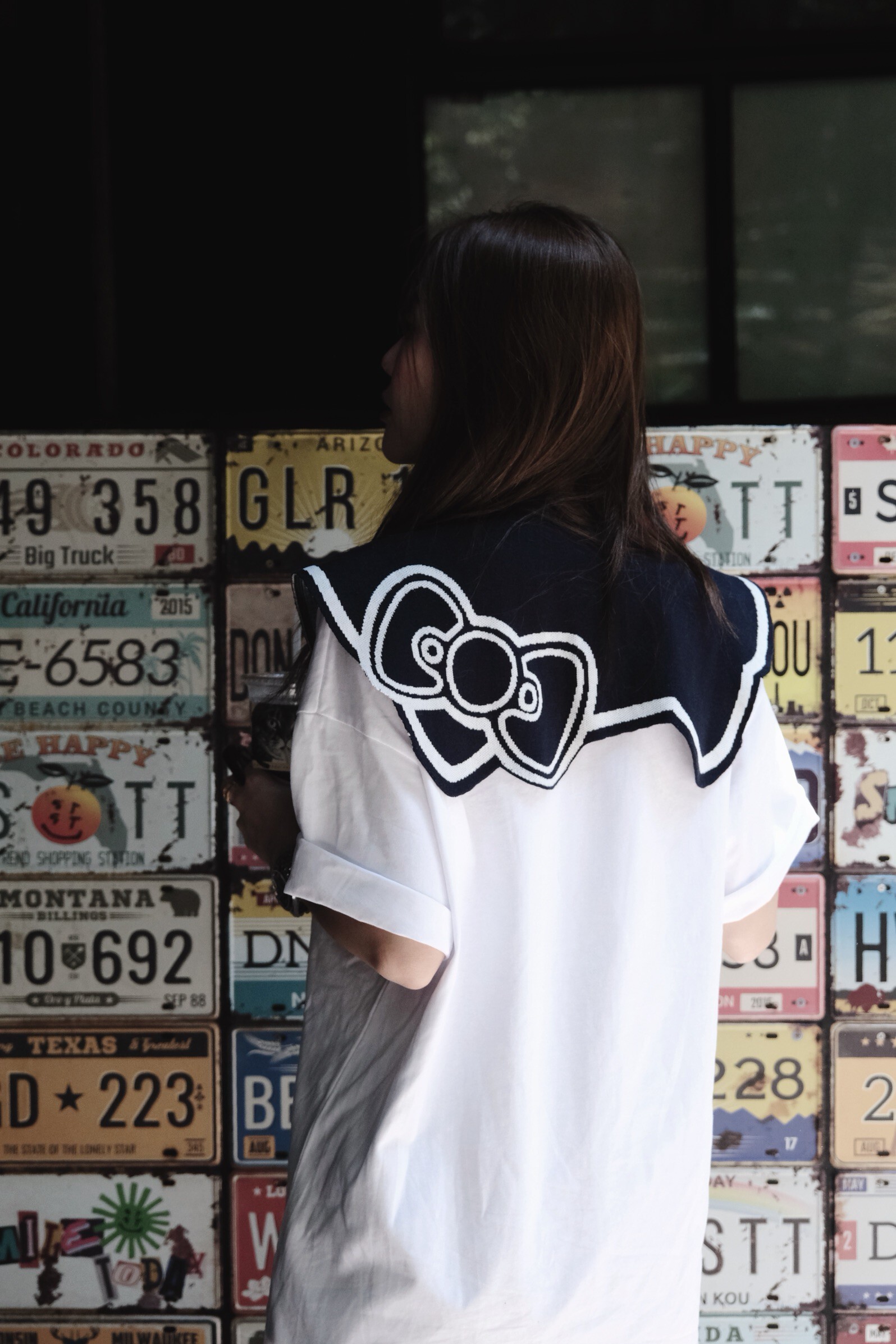 628 ｜20250515｜🔍上衣系列KT徽章大白T（附披肩） (4)