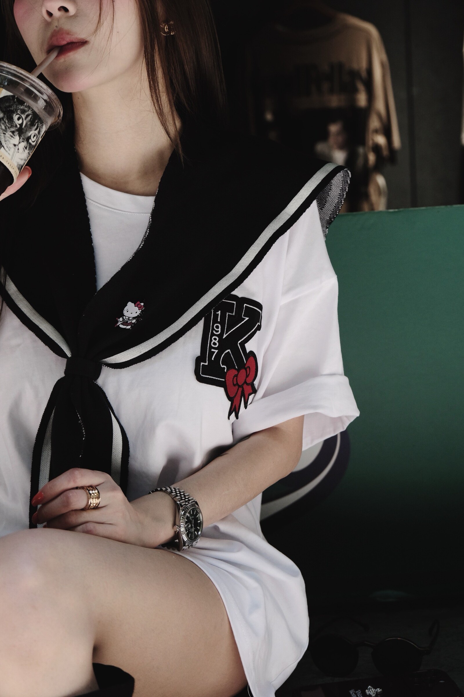 628 ｜20250515｜🔍上衣系列KT徽章大白T（附披肩） (6)