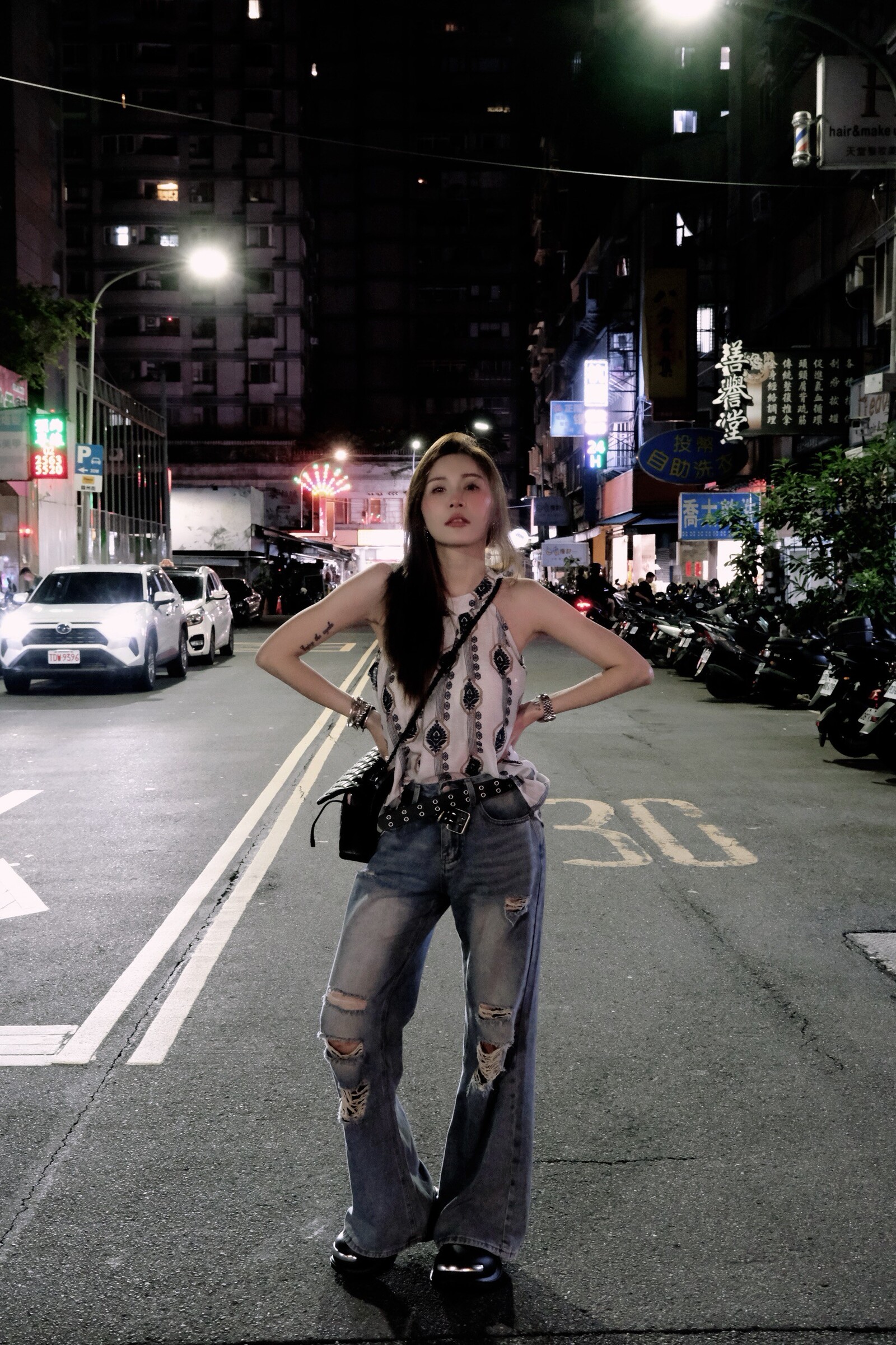 6028 ｜20250521｜🔍上衣系列圖騰削肩上衣