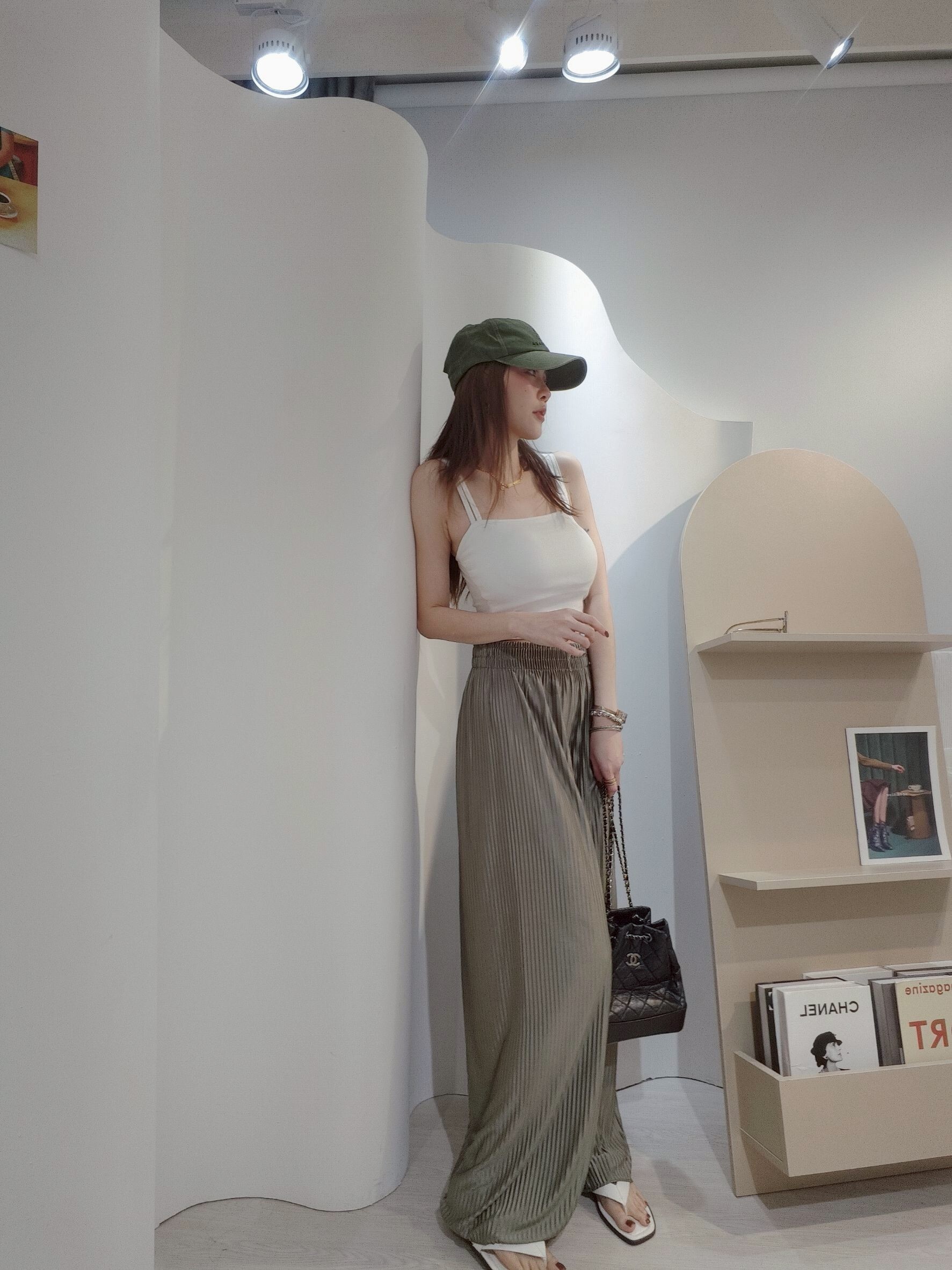 ｜20250524｜🔍褲子系列#23033三宅壓褶醋酸料寬褲 (2)