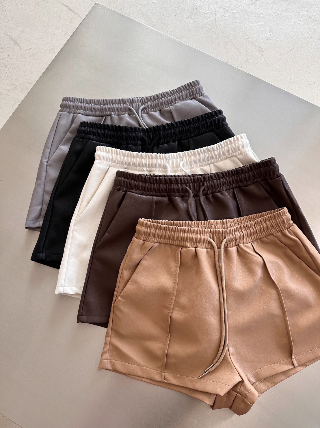 6532-1 訂製款-巨實穿爆款皮革車線抽繩短褲 (5)