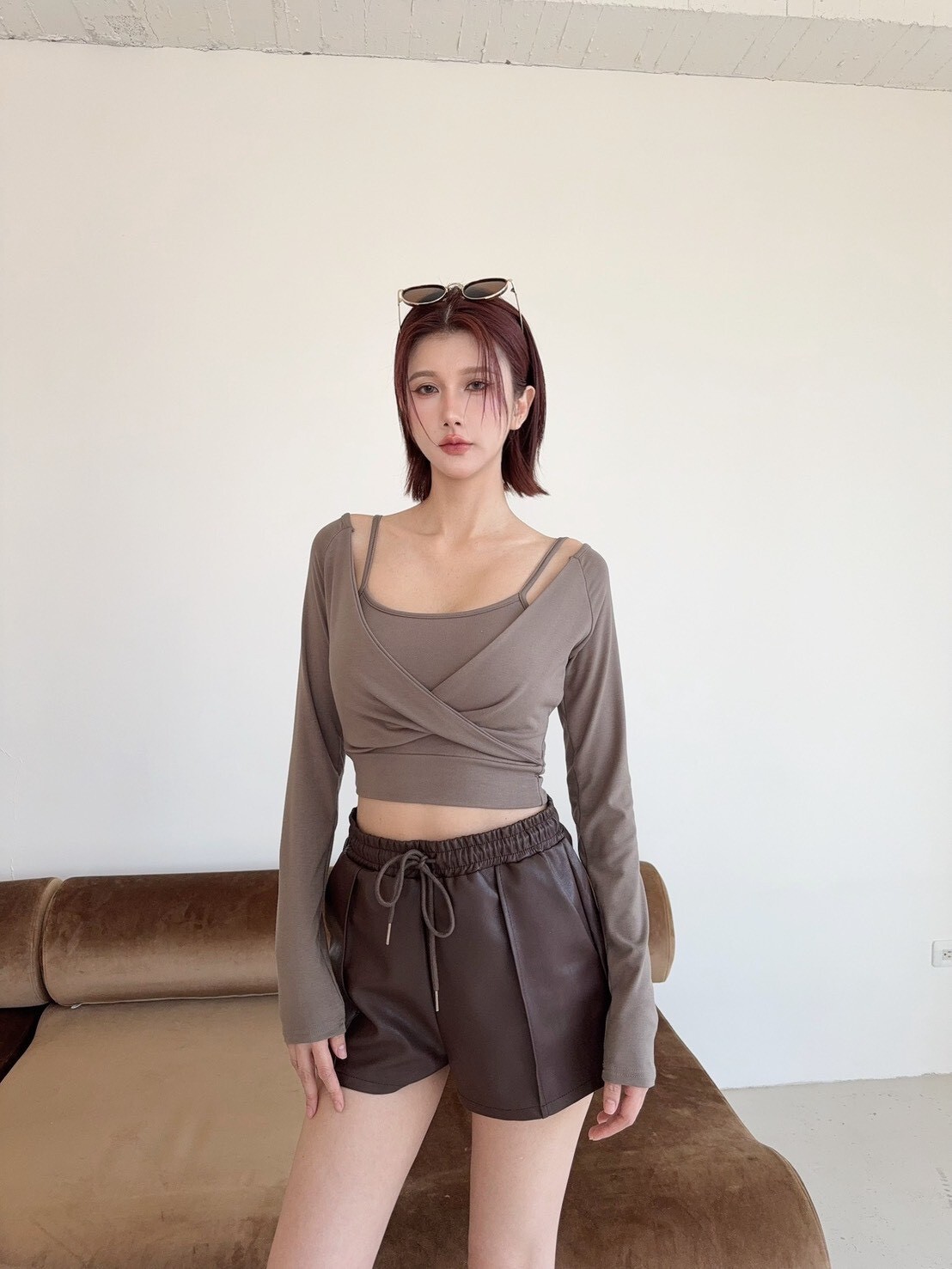 9683 訂製款-細肩紐結假兩件胸墊上衣 (5)