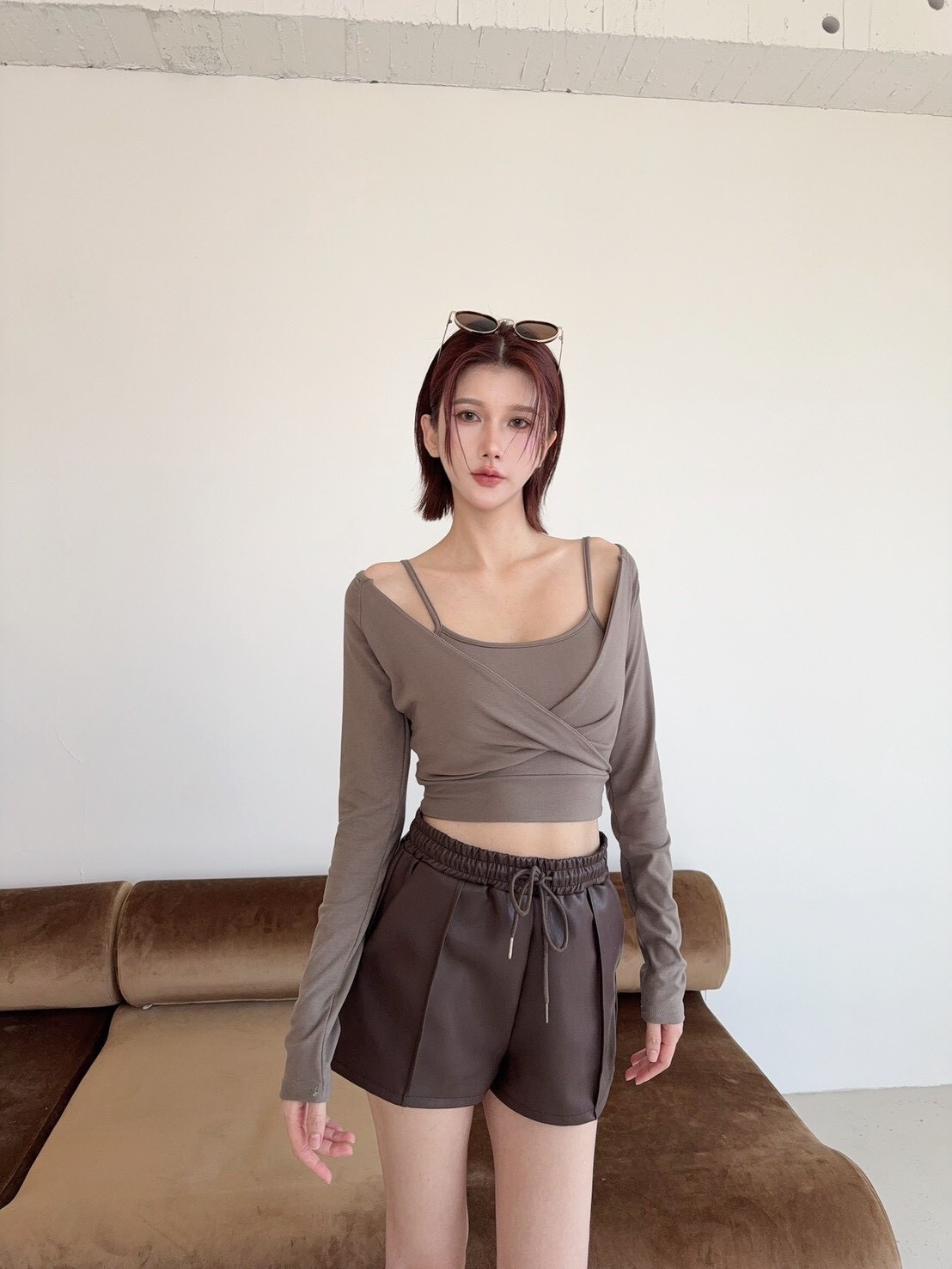 9683 訂製款-細肩紐結假兩件胸墊上衣 (4)