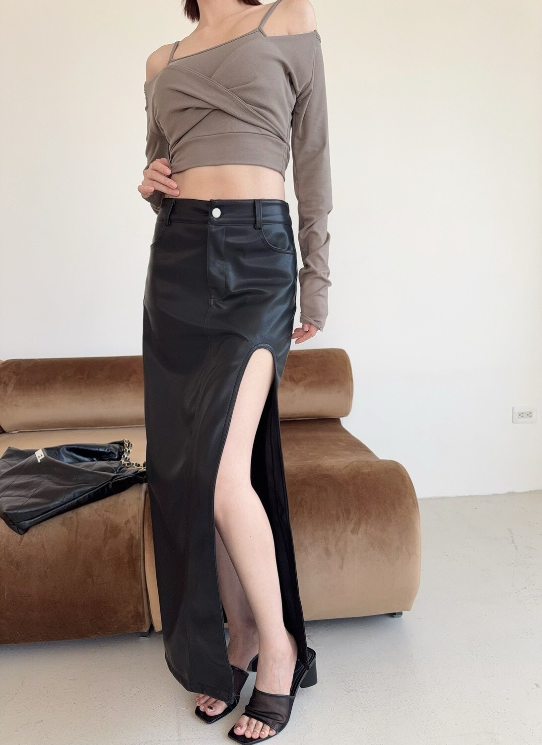 7536 訂製款-高開衩性感皮革長裙