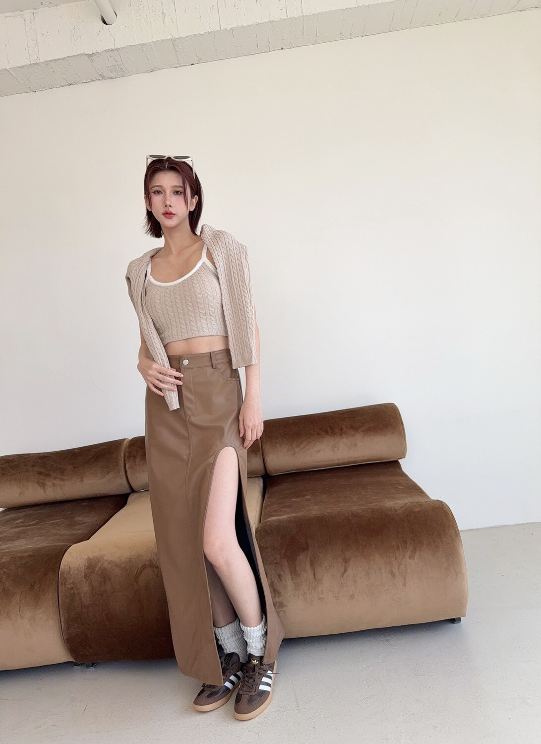 7536 訂製款-高開衩性感皮革長裙 (2)