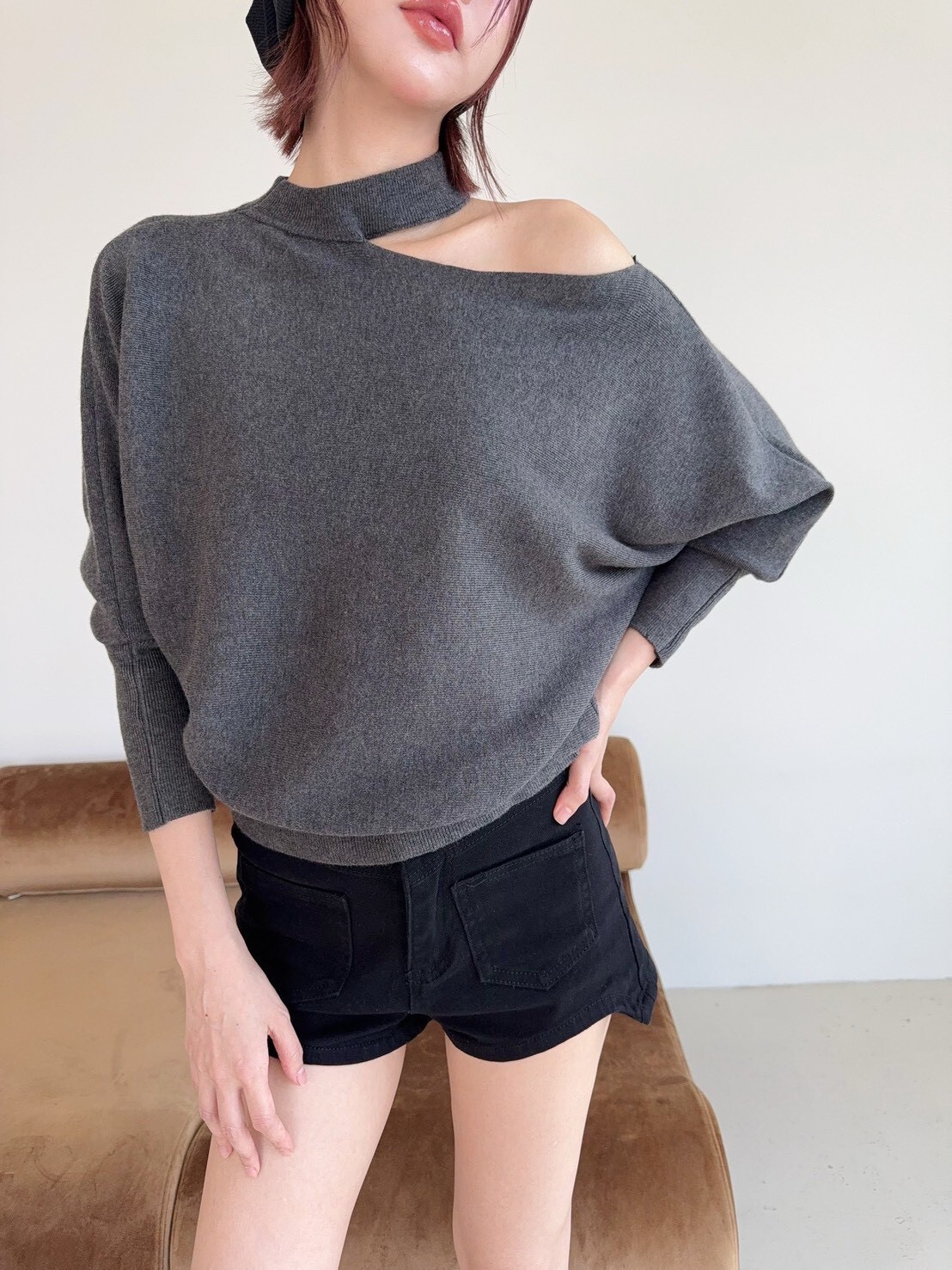 2170 氣質繞頸肩鏤空針織上衣 (2)