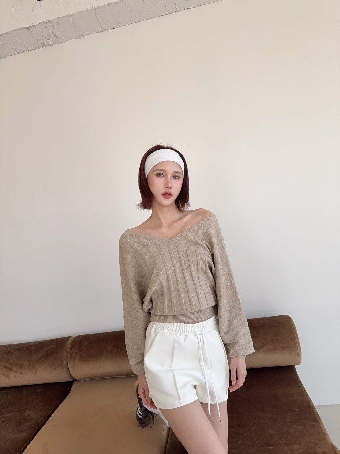 6005 日常款坑條V領泡泡袖針織上衣 (2)