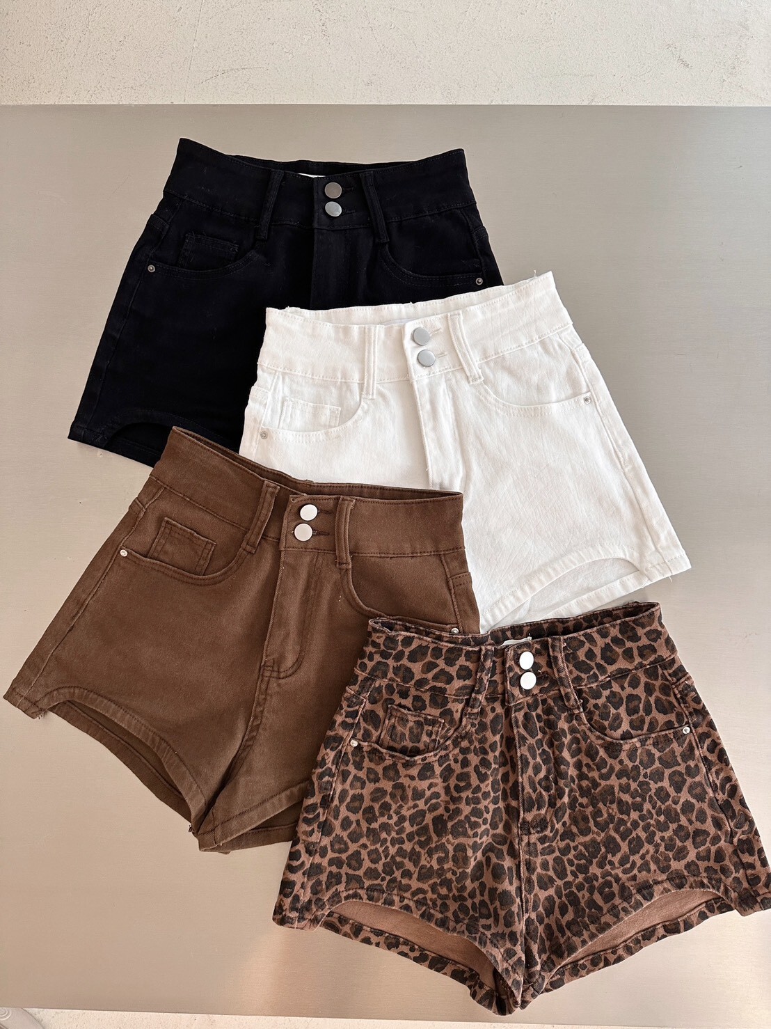 3819 極顯瘦剪裁 百搭牛仔短褲 (2)