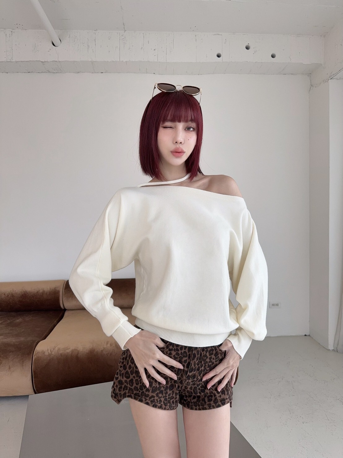 8926 韓系斜肩造型綁帶針織上衣 (2)