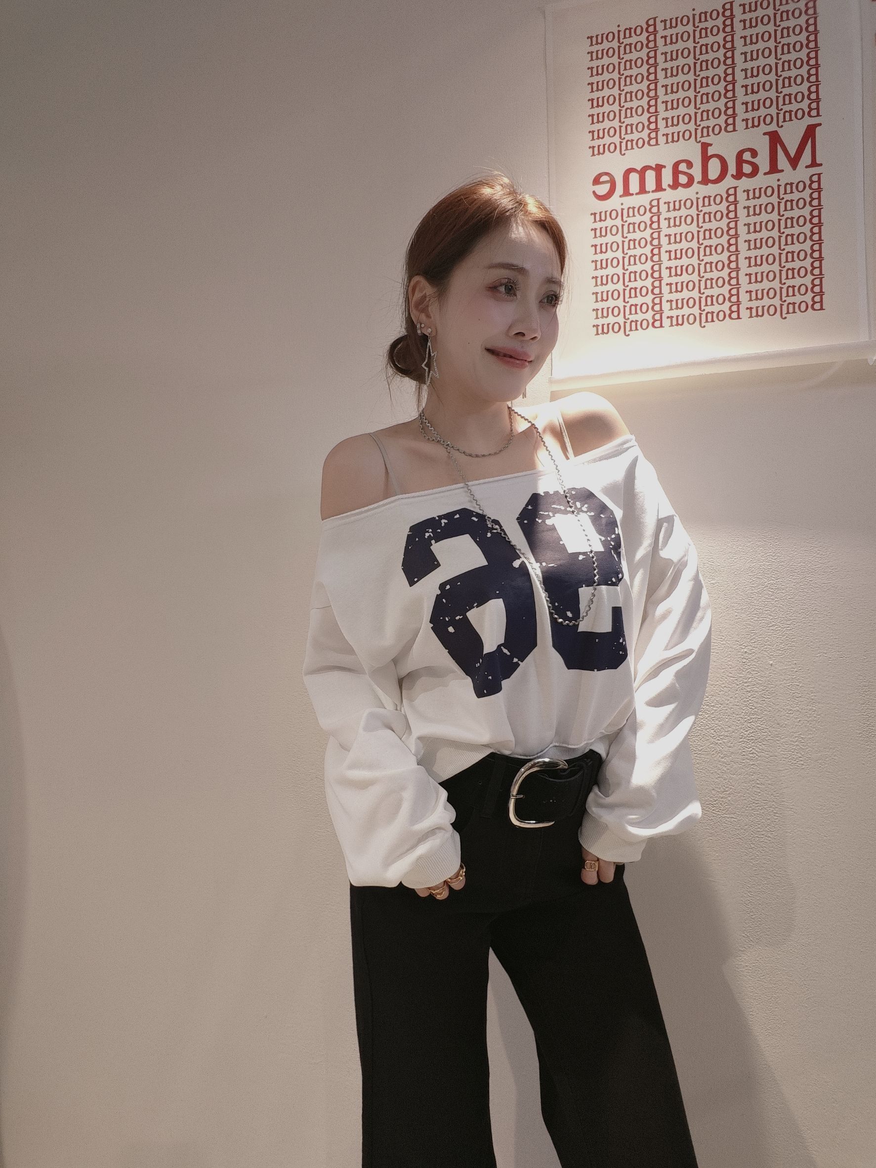 291-1慵懶風一字肩上衣