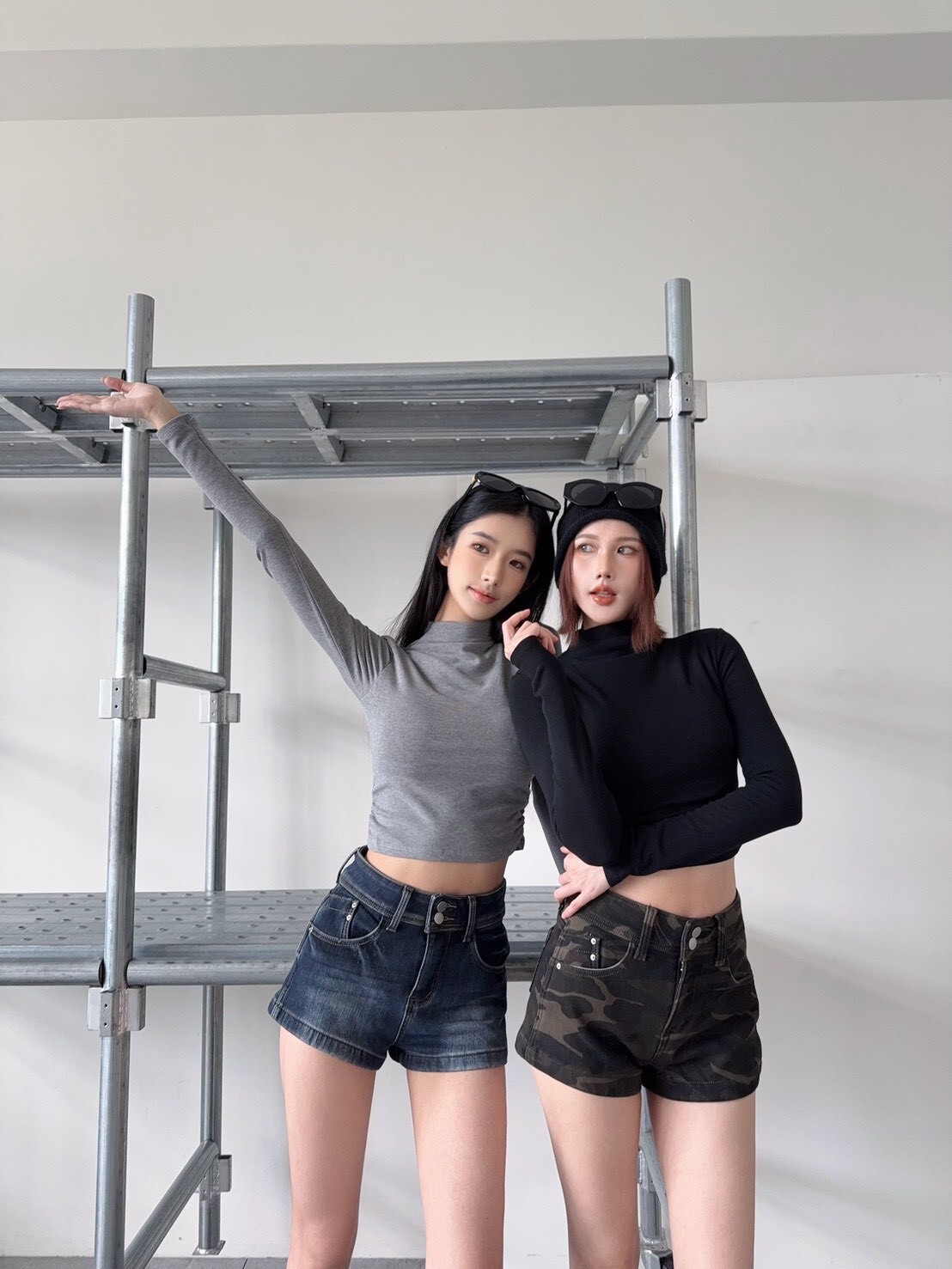 2447內磨毛微高領側抓皺上衣 (4)