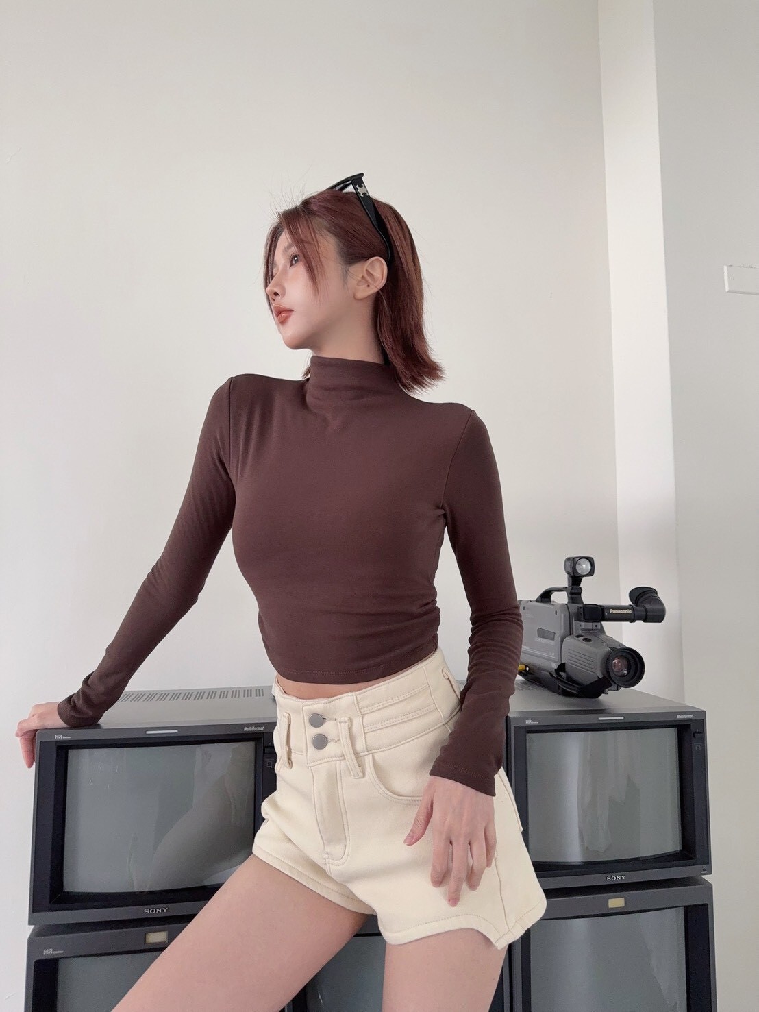 2447內磨毛微高領側抓皺上衣