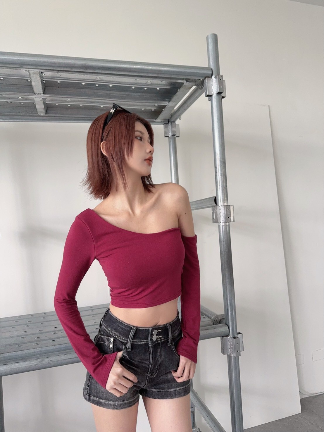 9598訂製款-性感斜挖肩斷袖短版發熱上衣