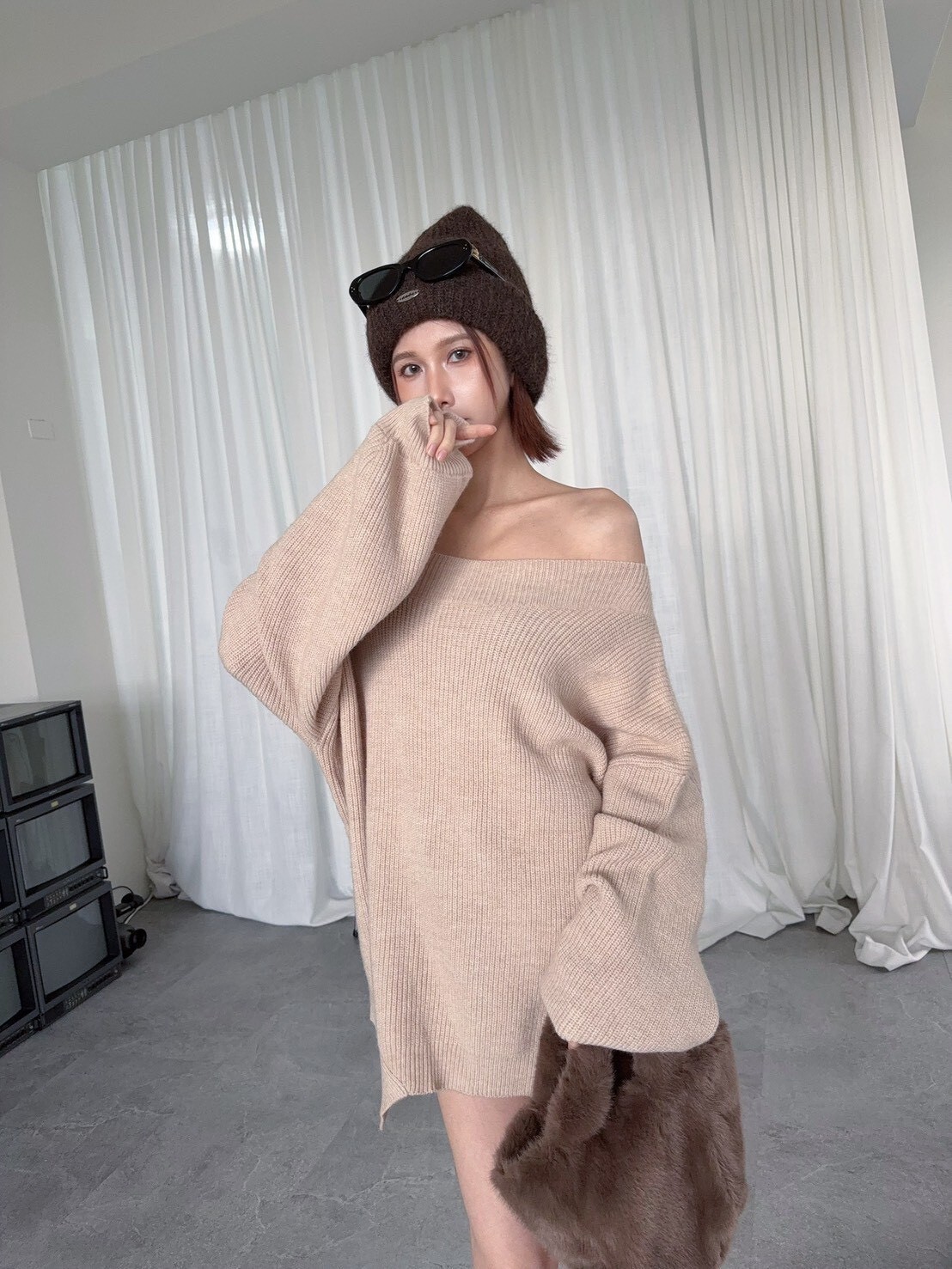 722鬆弛感一字長版針織上衣 (8)