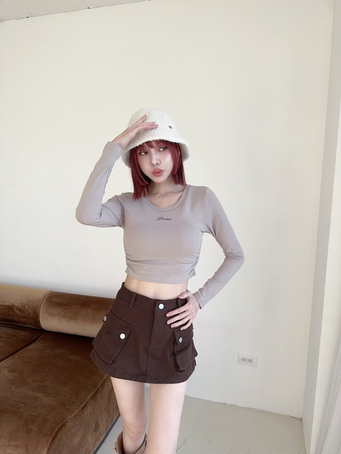 702𝓛𝓪𝓭𝔂𝓰𝓸訂製款-字母刺繡側抓皺胸墊上衣 (5)