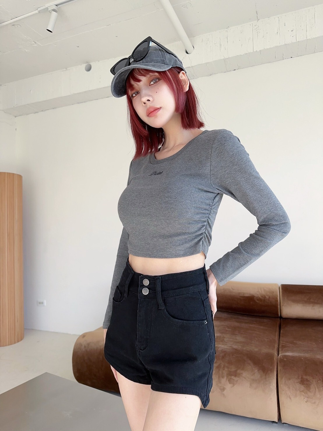 702𝓛𝓪𝓭𝔂𝓰𝓸訂製款-字母刺繡側抓皺胸墊上衣 (4)