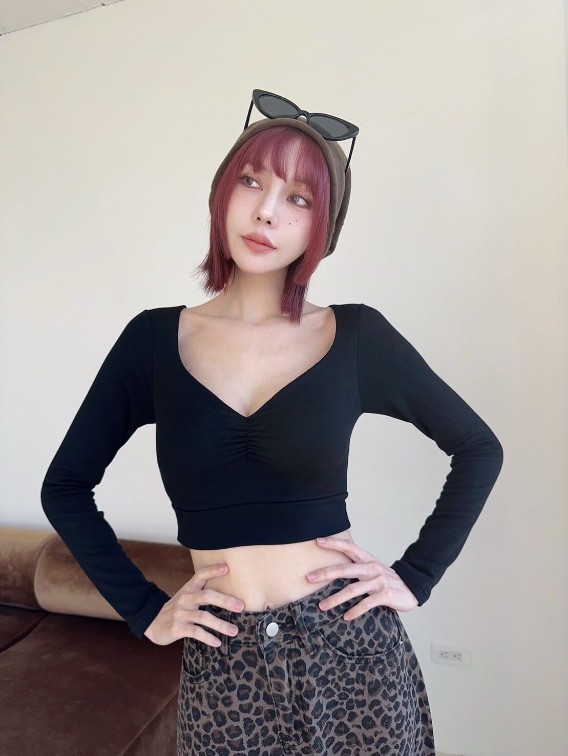 9690𝓛𝓪𝓭𝔂𝓰𝓸訂製款-性感v領抓皺胸墊發熱上衣 (3)