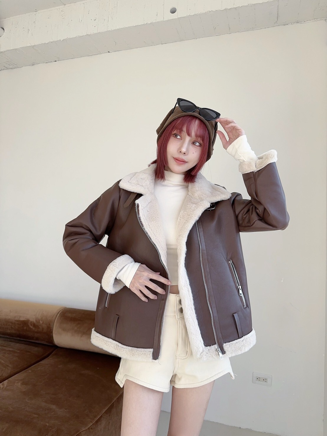 8813𝓛𝓪𝓭𝔂𝓰𝓸翻領內鋪毛皮革口袋外