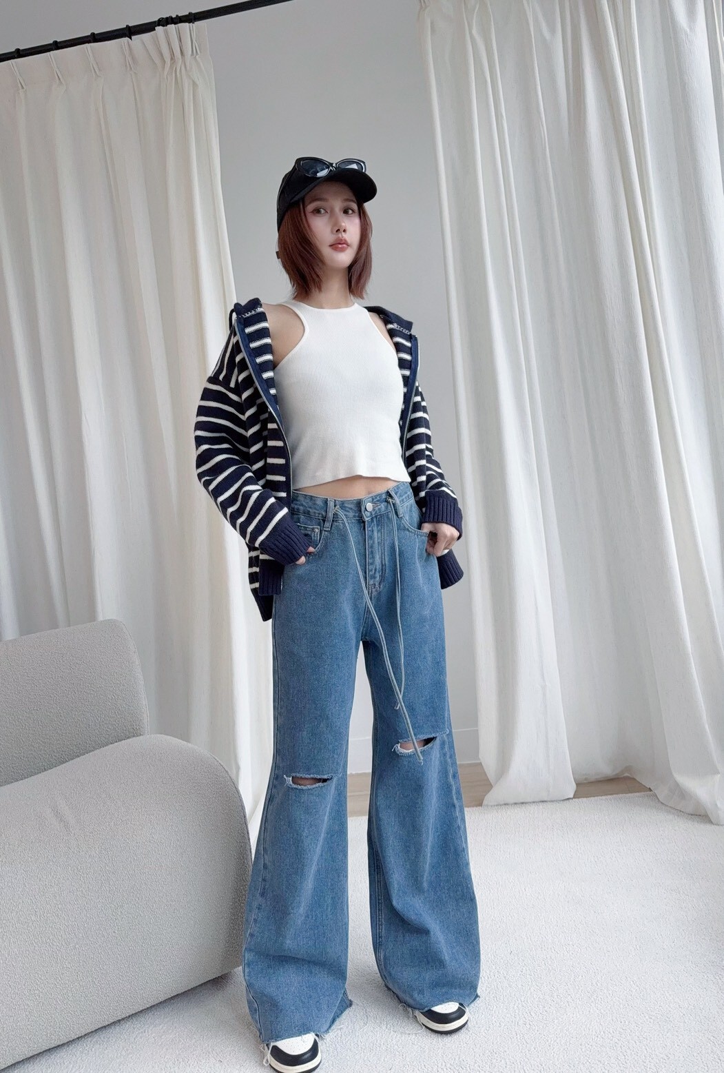 8121韓版酷辣割破牛仔落地寬褲 (2)