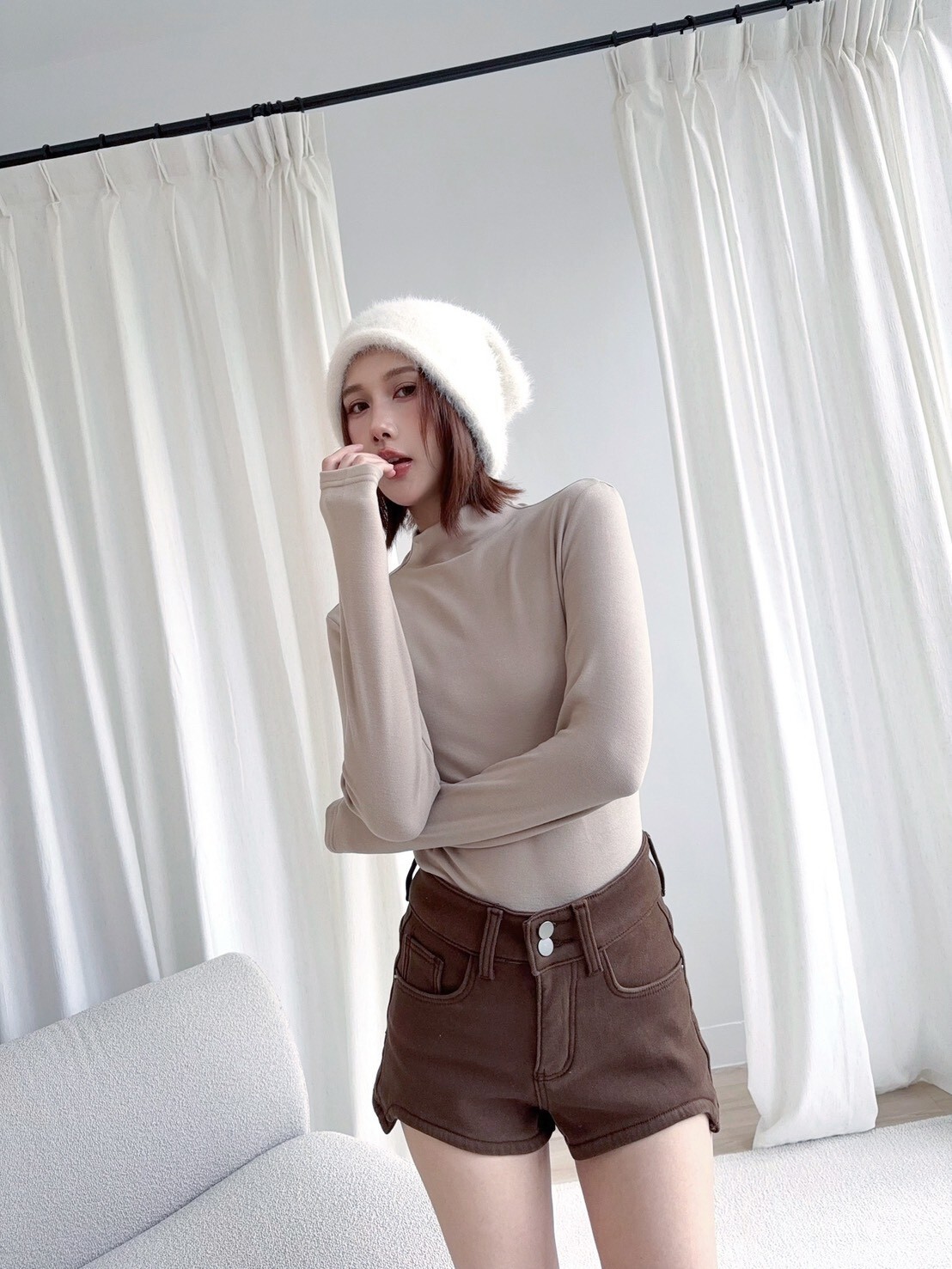 3839長腿加絨下擺不規則高腰短褲 (2)