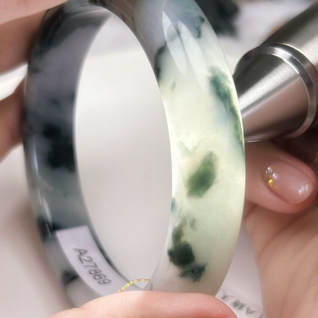 tw-11134207-820la-mkbt2aou7yf818