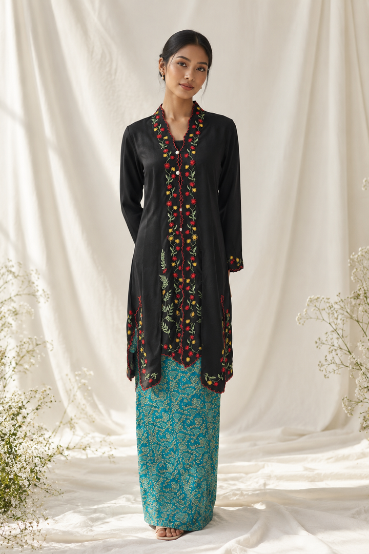 Elegant Traditional Kebaya Portrait